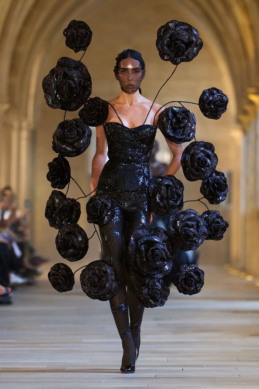Rahul Mishra Outono Inverno 2025 2026 Alta Costura Runway Revista (34)