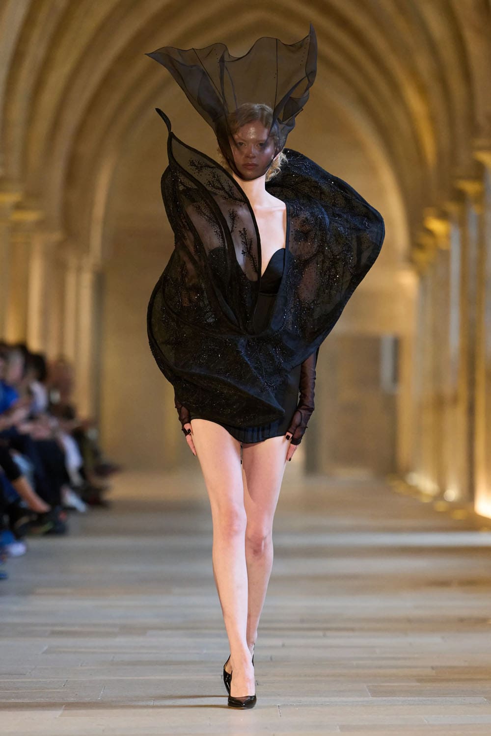 Rahul Mishra Outono Inverno 2025 2026 Alta Costura Runway Revista (37)