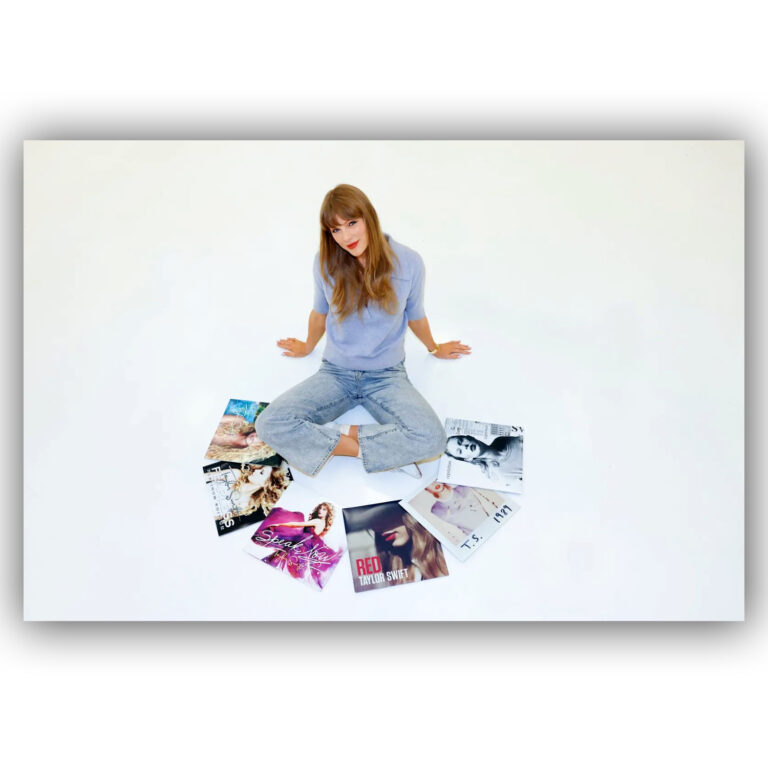 Taylor Swift: The Color Code - RUNWAY MAGAZINE ® Official