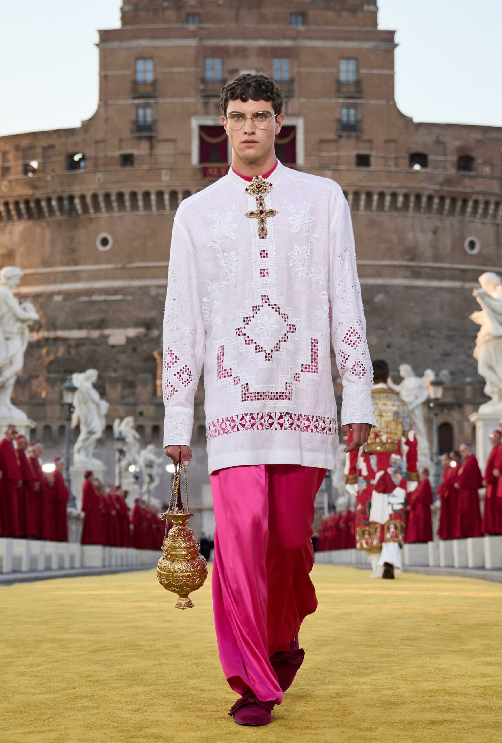 Dolce Gabbana Alta Sartoria 2025 高级牧师 Runway 杂志 02 (1)