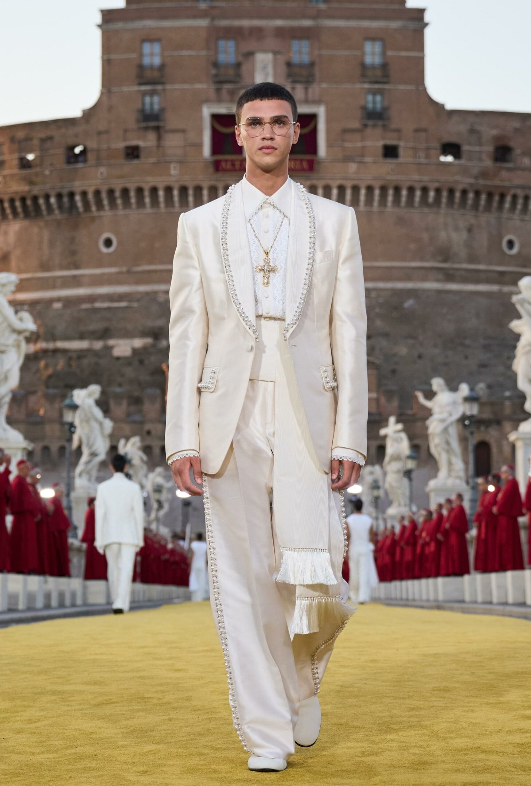 Dolce Gabbana Alta Sartoria 2025 高级牧师 Runway 杂志 02 (11)