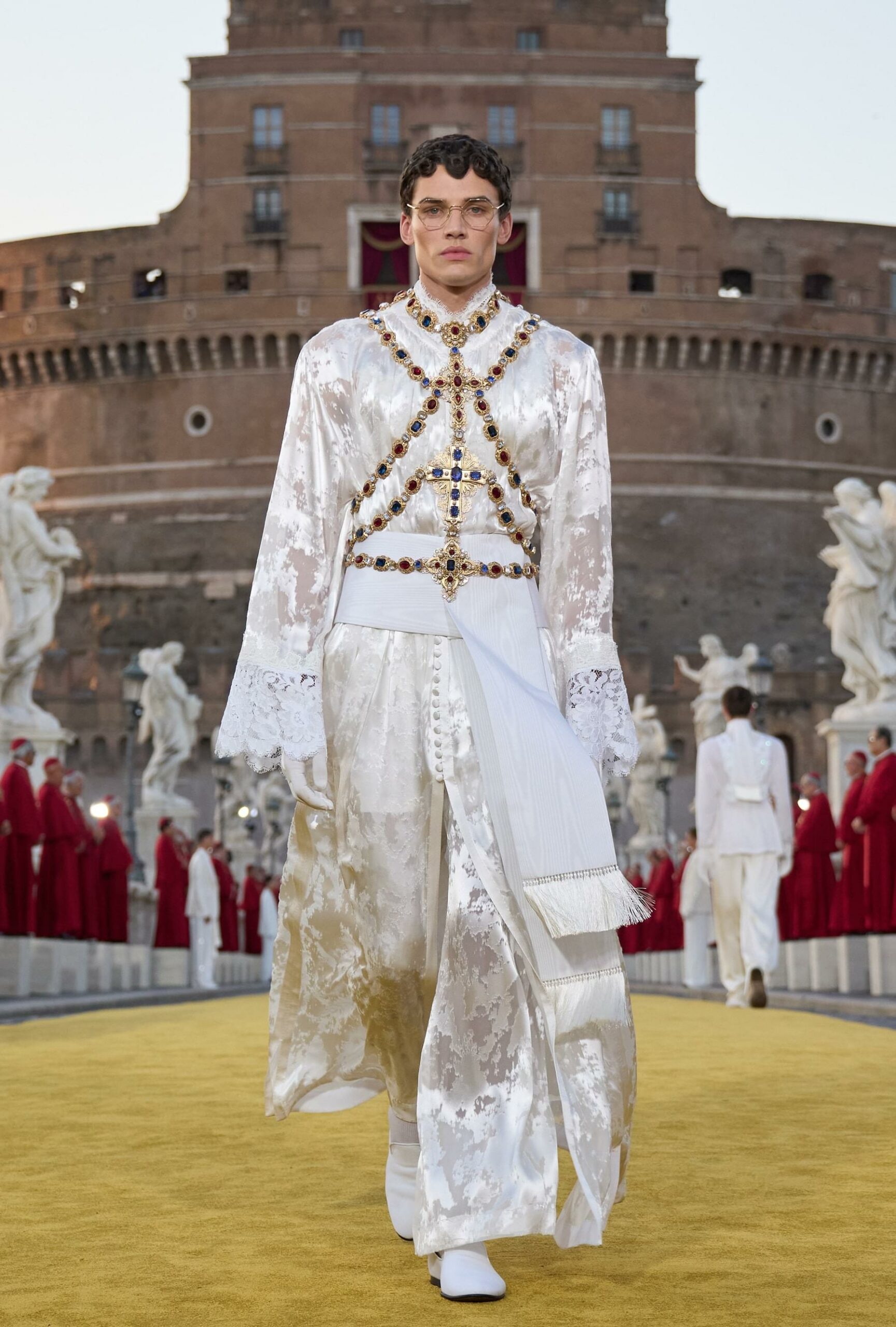 Dolce Gabbana Alta Sartoria 2025 高级牧师 Runway 杂志 02 (16)