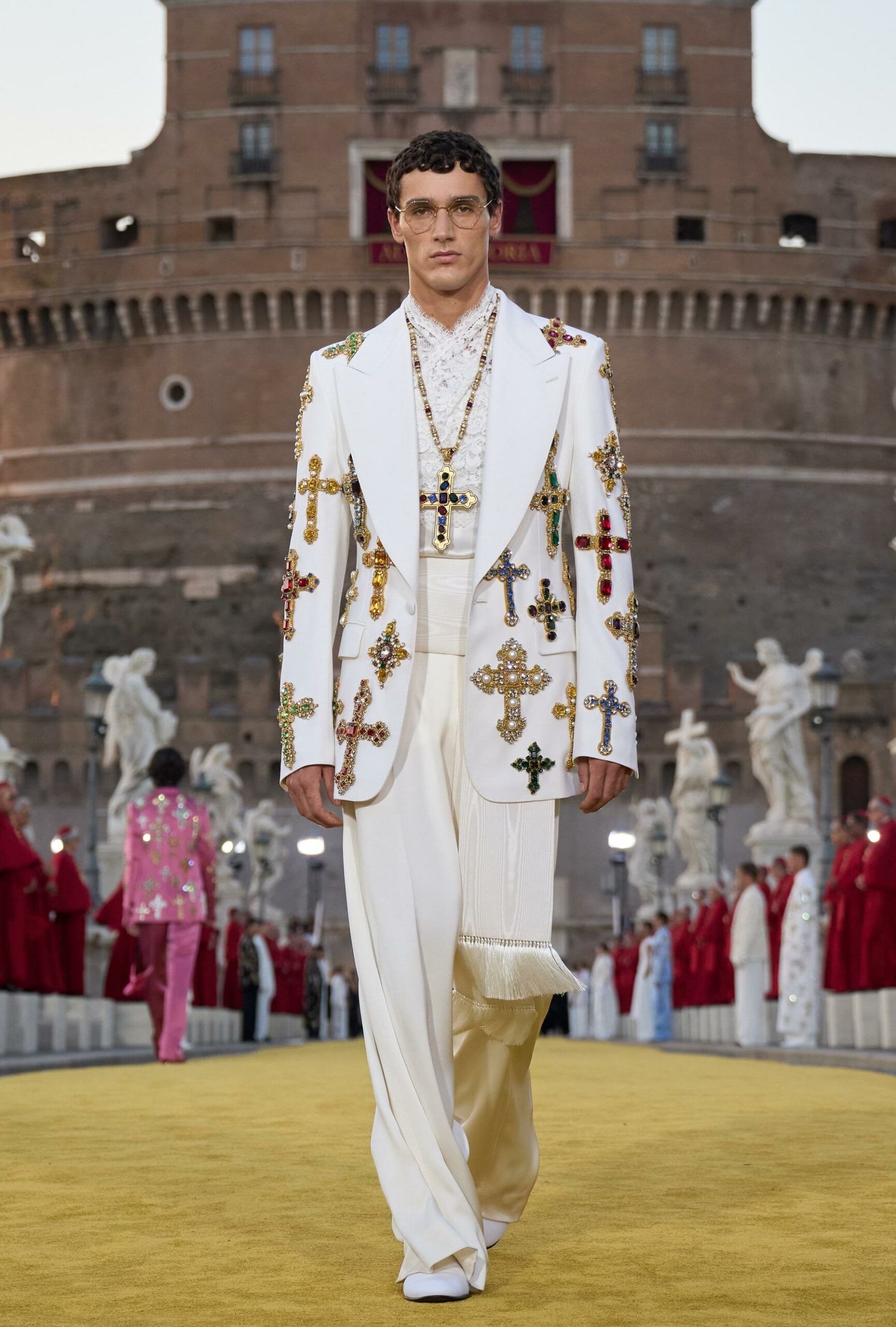 Dolce Gabbana Alta Sartoria 2025 高级牧师 Runway 杂志 02 (20)