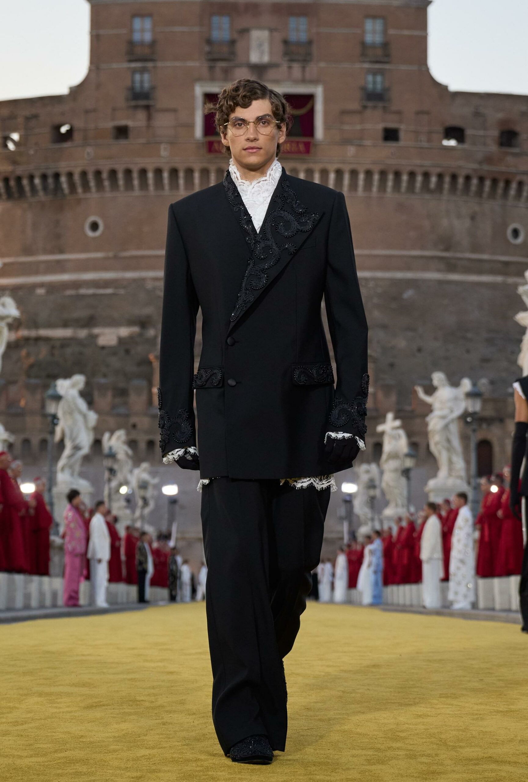 Dolce Gabbana Alta Sartoria 2025 高级牧师 Runway 杂志 02 (23)