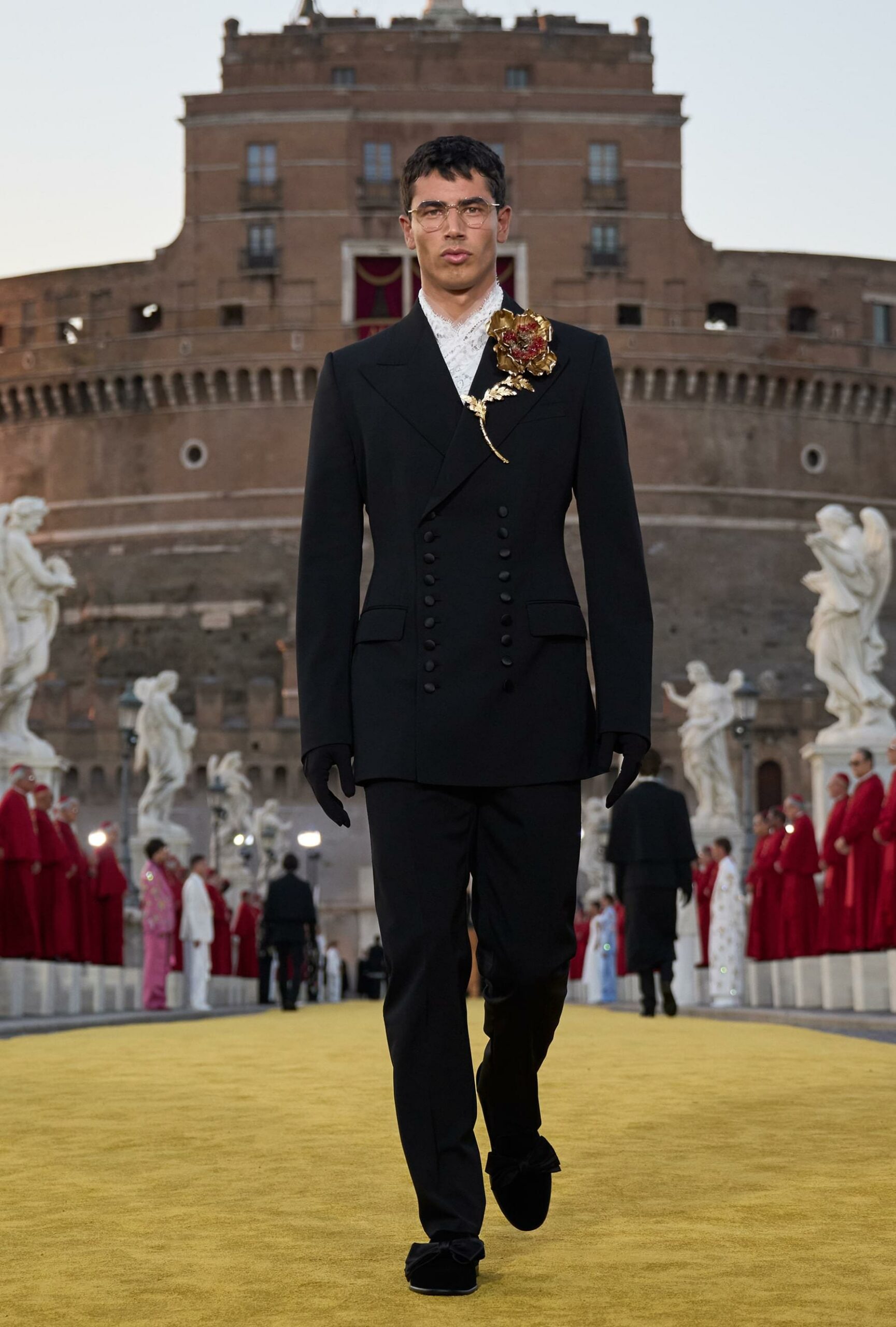 Dolce Gabbana Alta Sartoria 2025 高级牧师 Runway 杂志 02 (27)