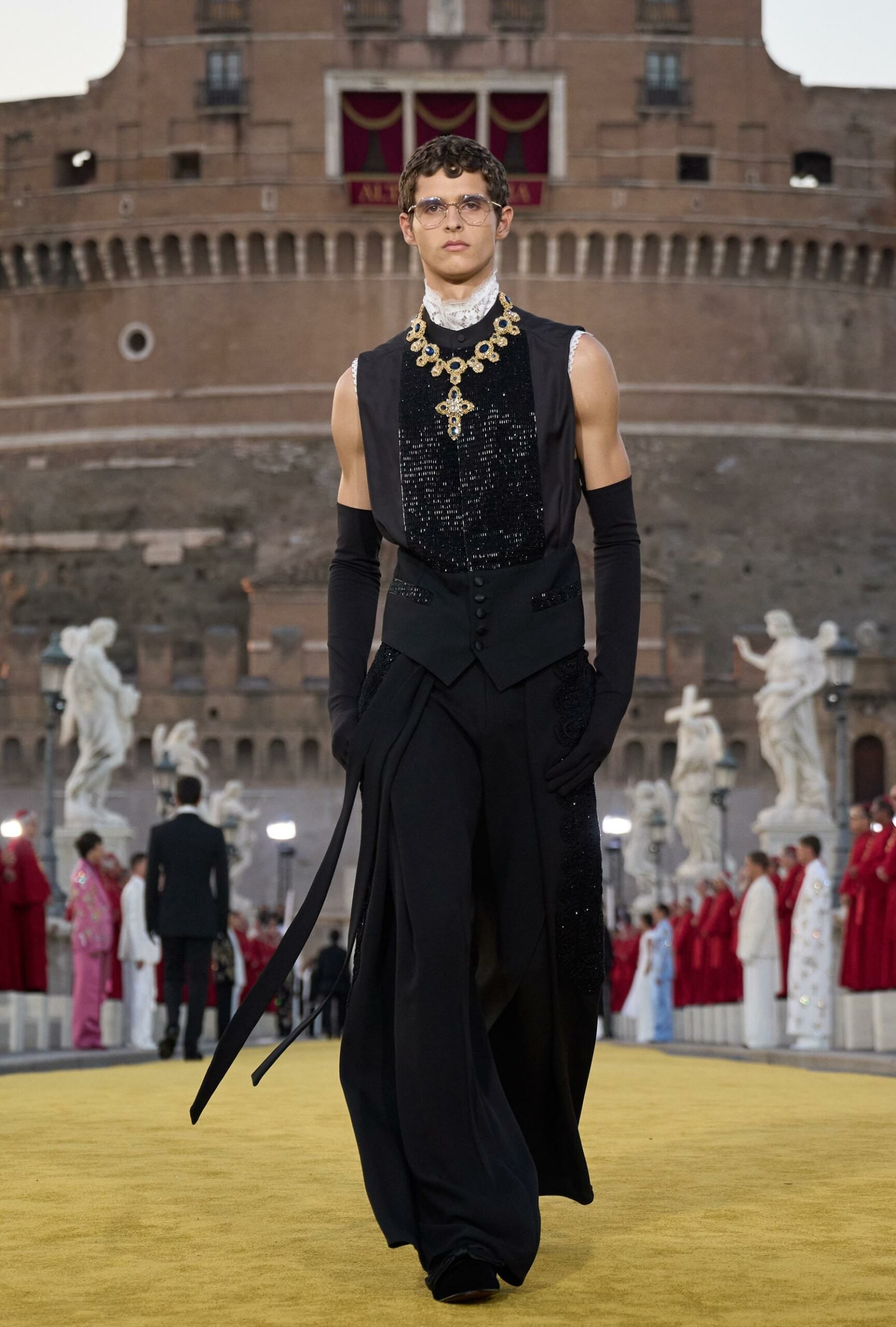 Dolce Gabbana Alta Sartoria 2025 高级牧师 Runway 杂志 02 (28)
