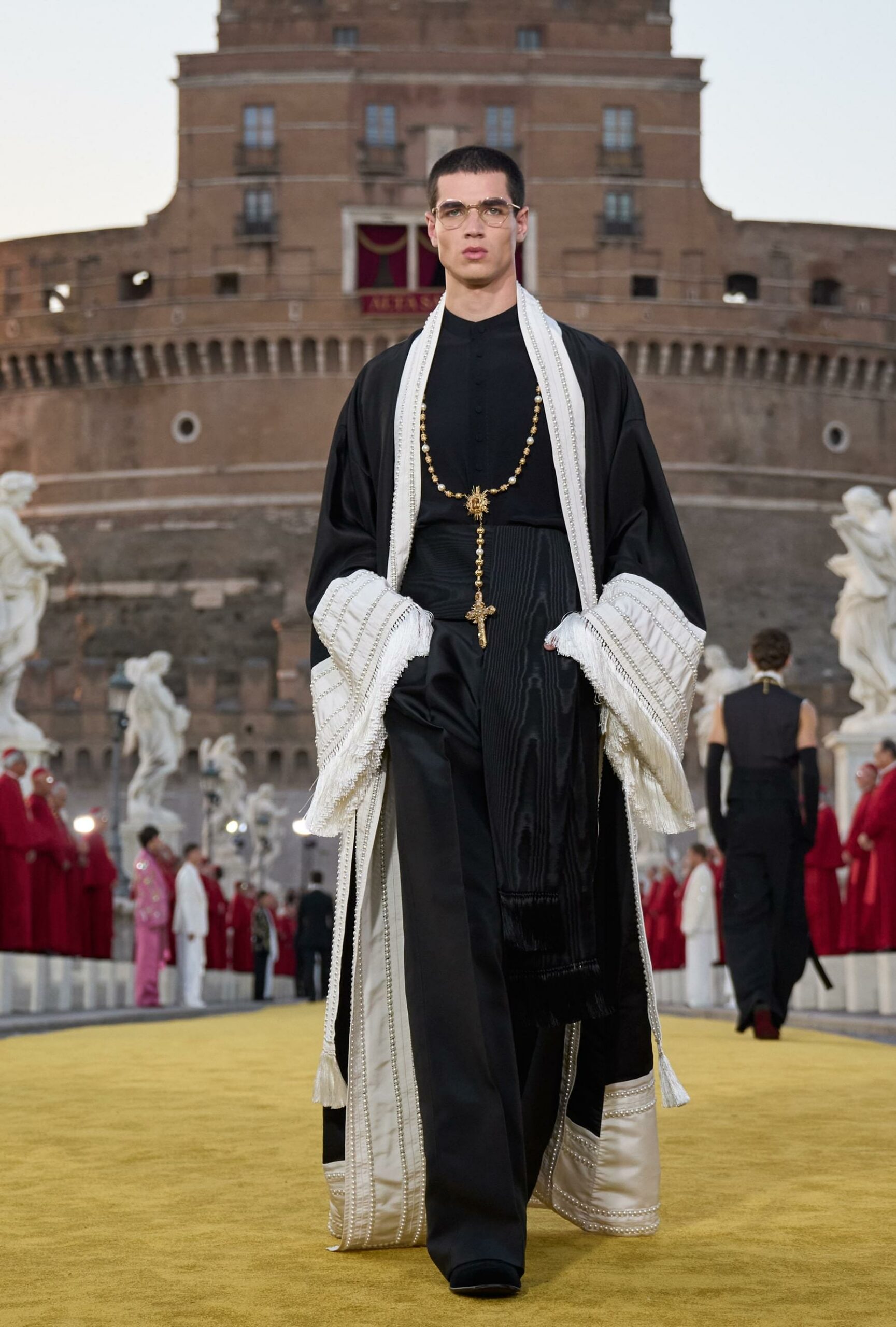 Dolce Gabbana Alta Sartoria 2025 高级牧师 Runway 杂志 02 (29)