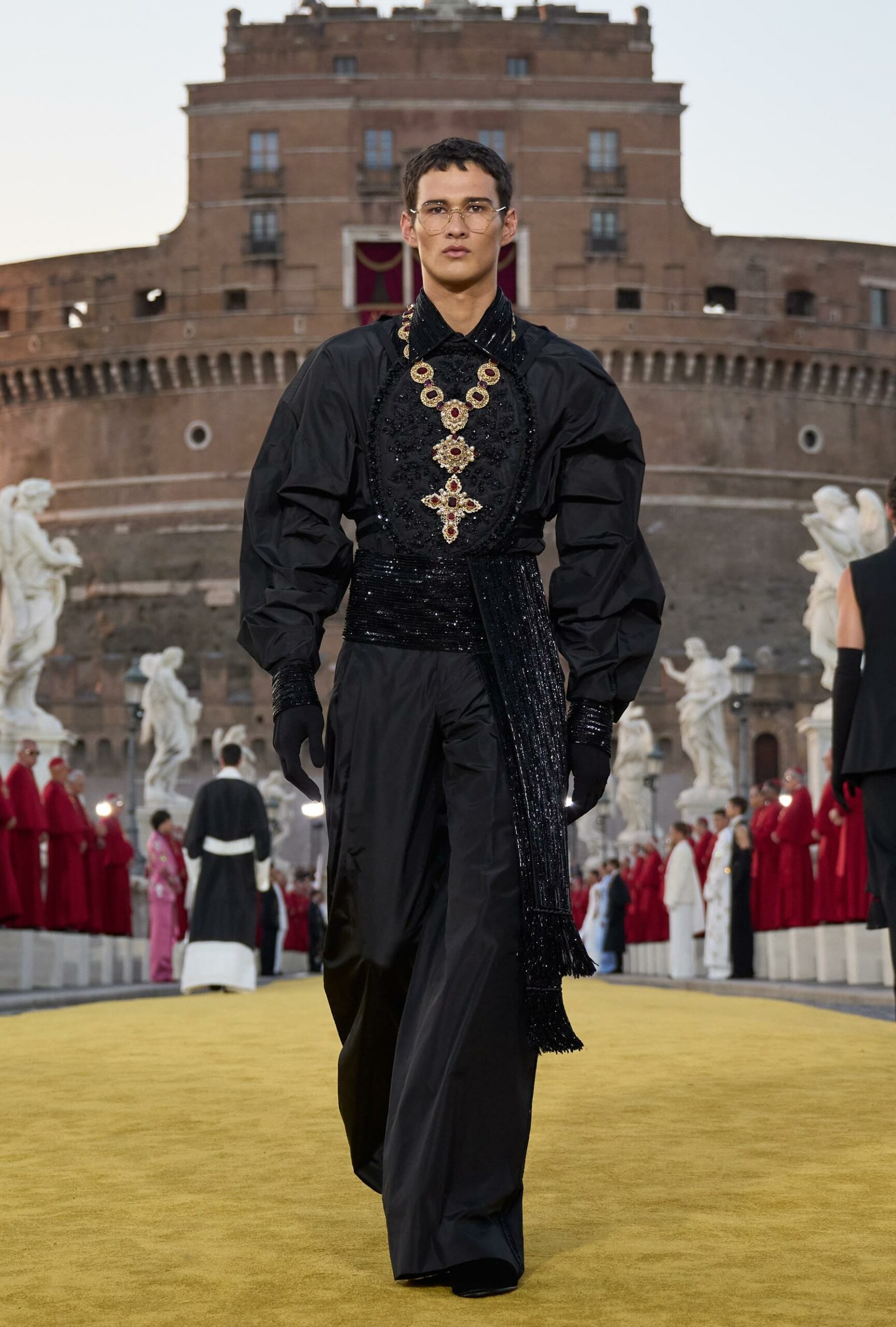 Dolce Gabbana Alta Sartoria 2025 高级牧师 Runway 杂志 02 (31)