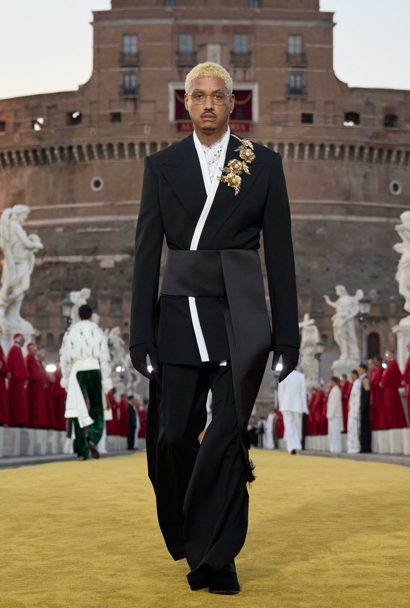Dolce Gabbana Alta Sartoria 2025 高级牧师 Runway 杂志 02 (34)
