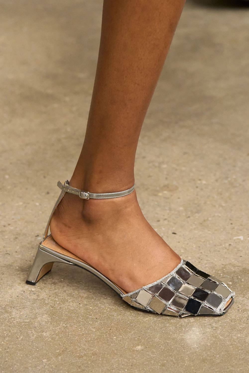 Calvin Klein Spring Summer 2026 Details Runway Magazine (33)