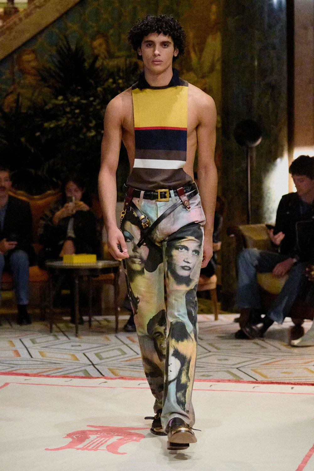Versace Spring Summer 2026 Runway Magazine (2)