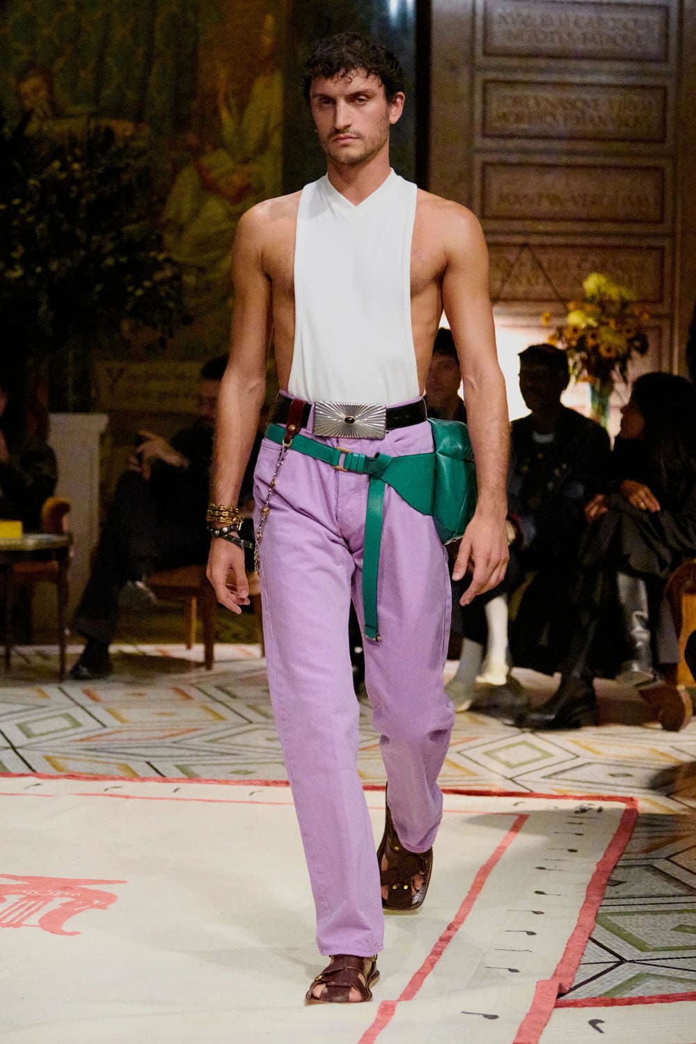 Versace Spring Summer 2026 Runway Magazine (9)