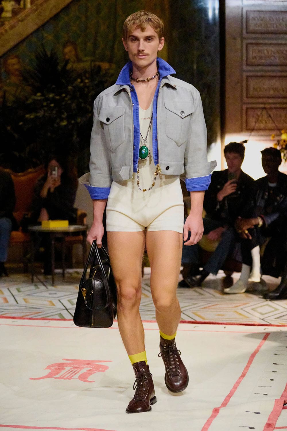 Versace Spring Summer 2026 Runway Magazine (13)