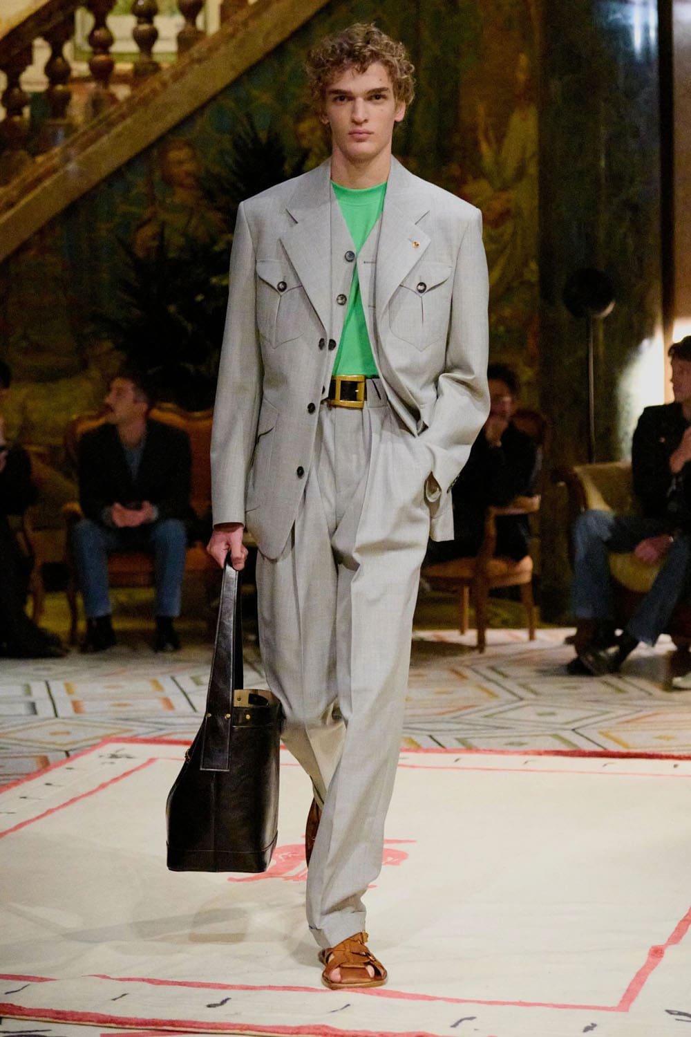 Versace Spring Summer 2026 Runway Magazine (16)
