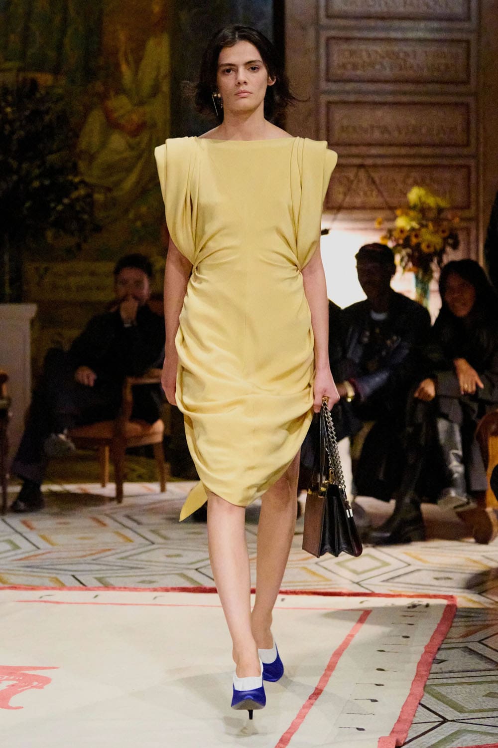Versace Spring Summer 2026 Runway Magazine (17)