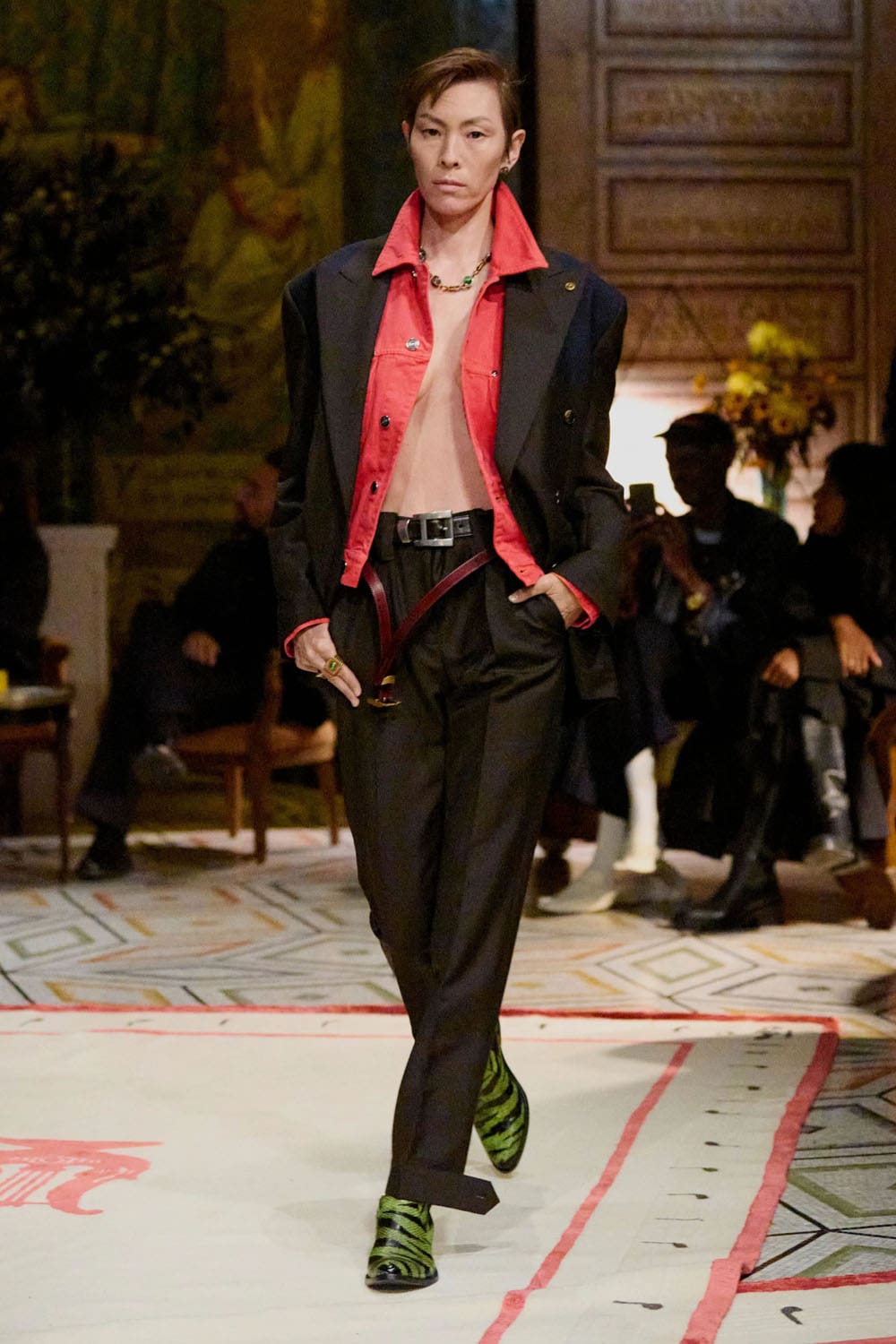 Versace Spring Summer 2026 Runway Magazine (19)