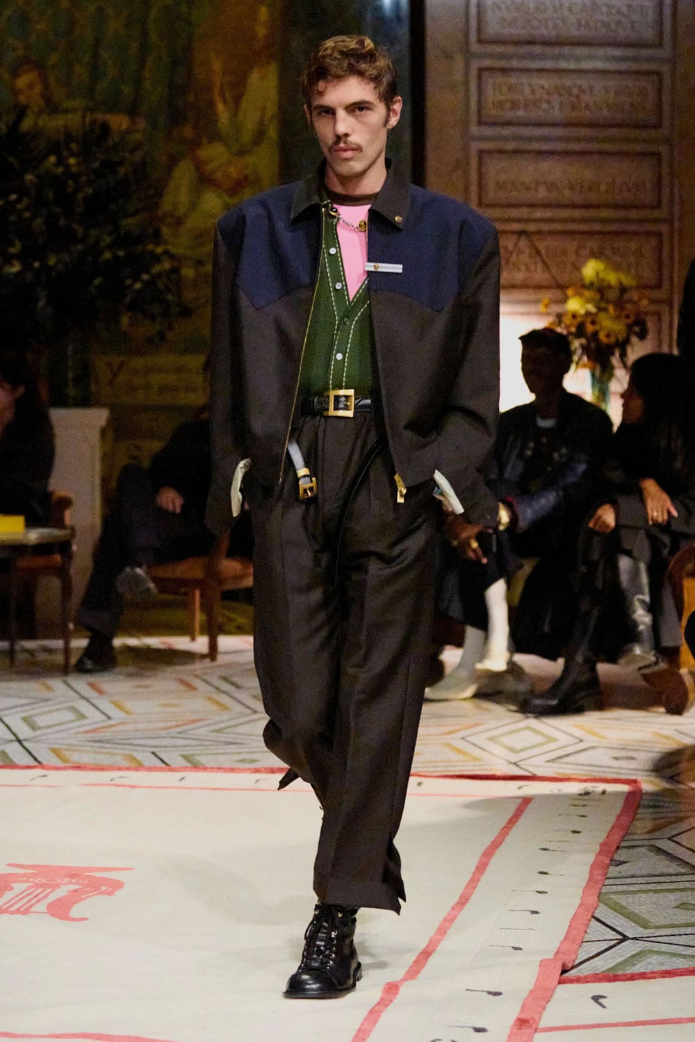 Versace Spring Summer 2026 Runway Magazine (20)