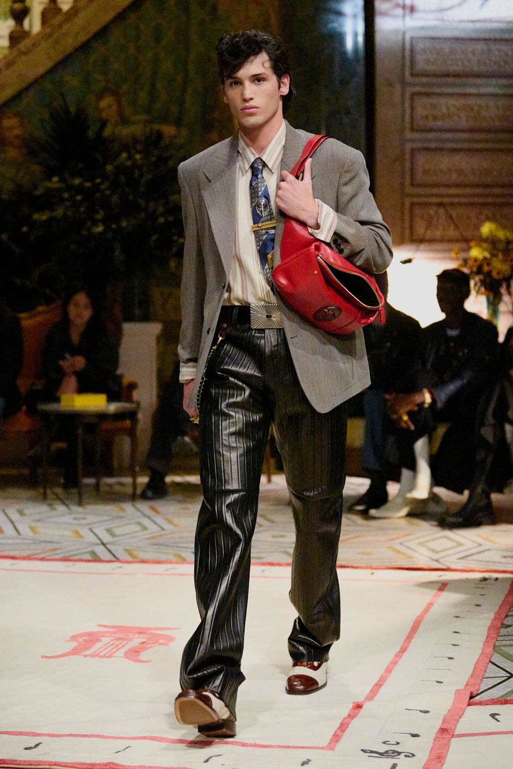 Versace Spring Summer 2026 Runway Magazine (39)