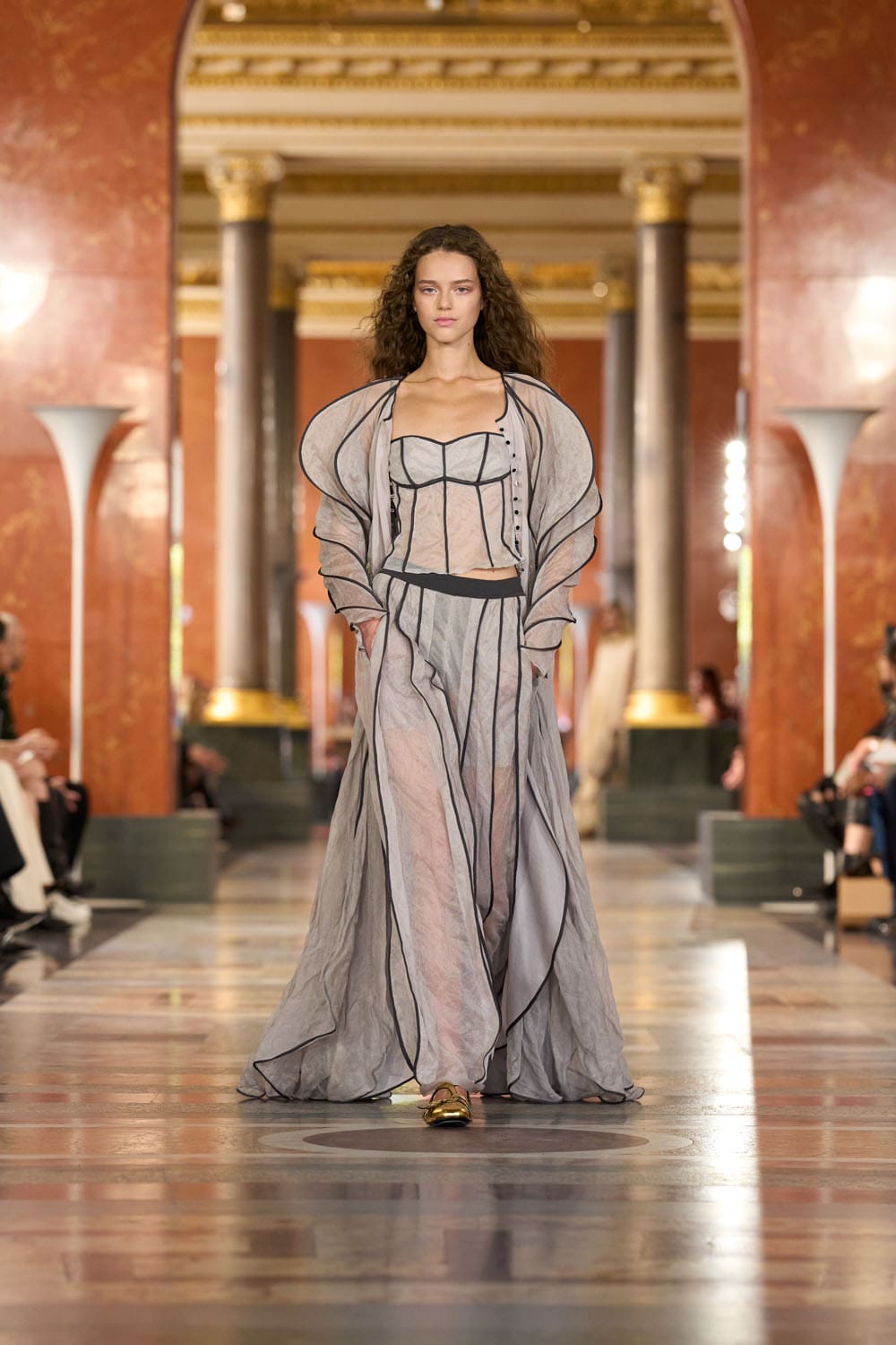 Louis Vuitton Spring Summer 2026 Runway Magazine (1)
