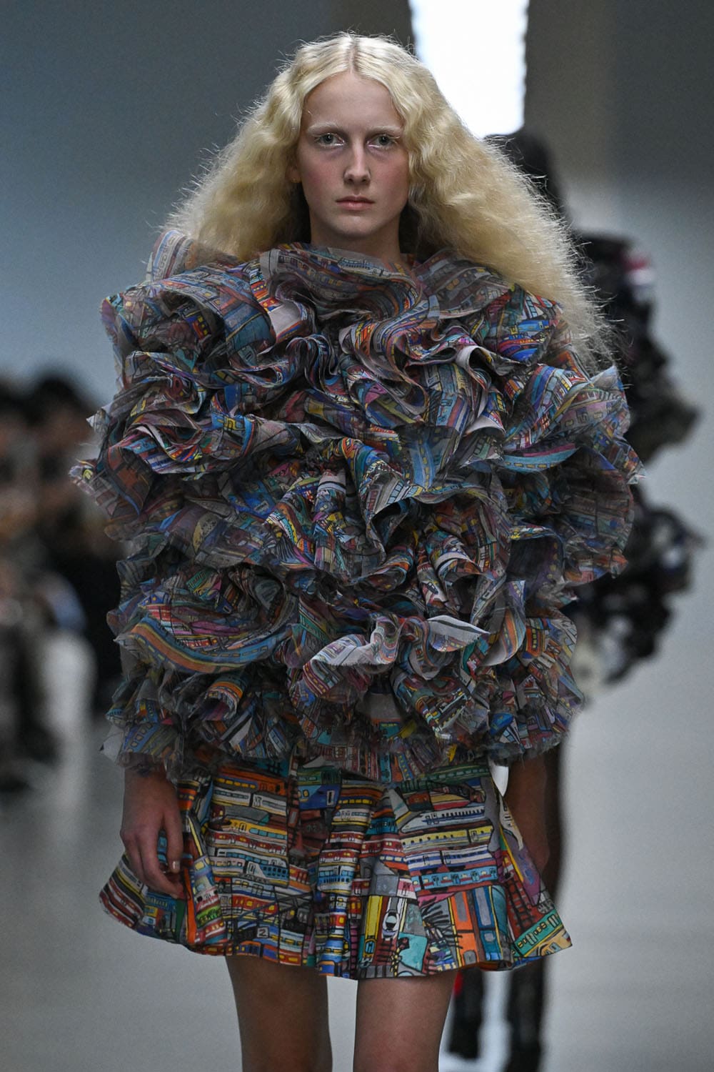 Anrealage Spring Summer 2026 Close Up Runway Magazine (3)