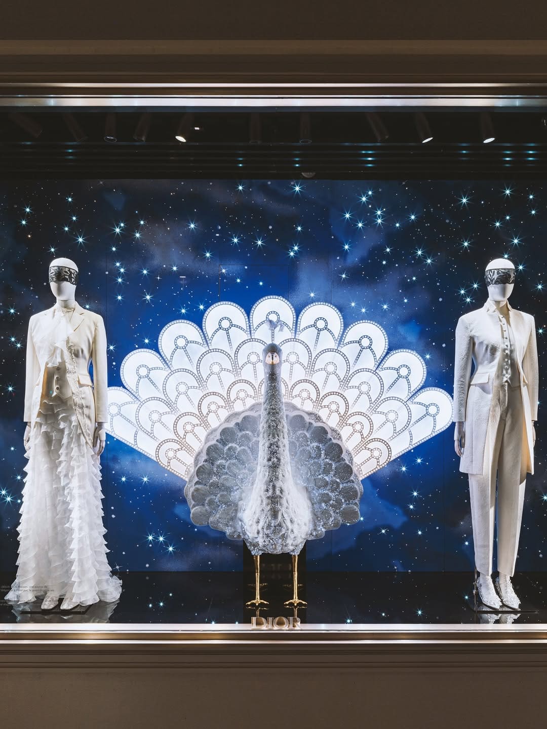 Dior Holidays 30 avenue Montaigne - RUNWAY MAGAZINE ® Official