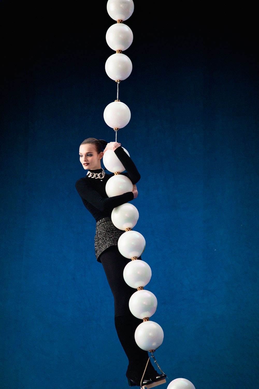 CHANEL Holidays 2025 Runway Magazine (34)