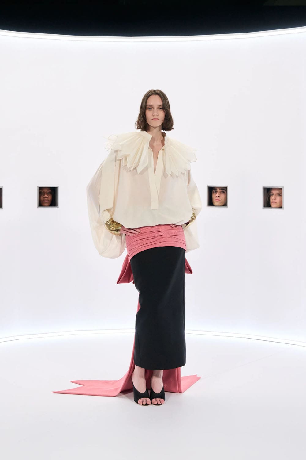 Valentino Spring Summer 2026 Haute Couture Runway Magazine (56)