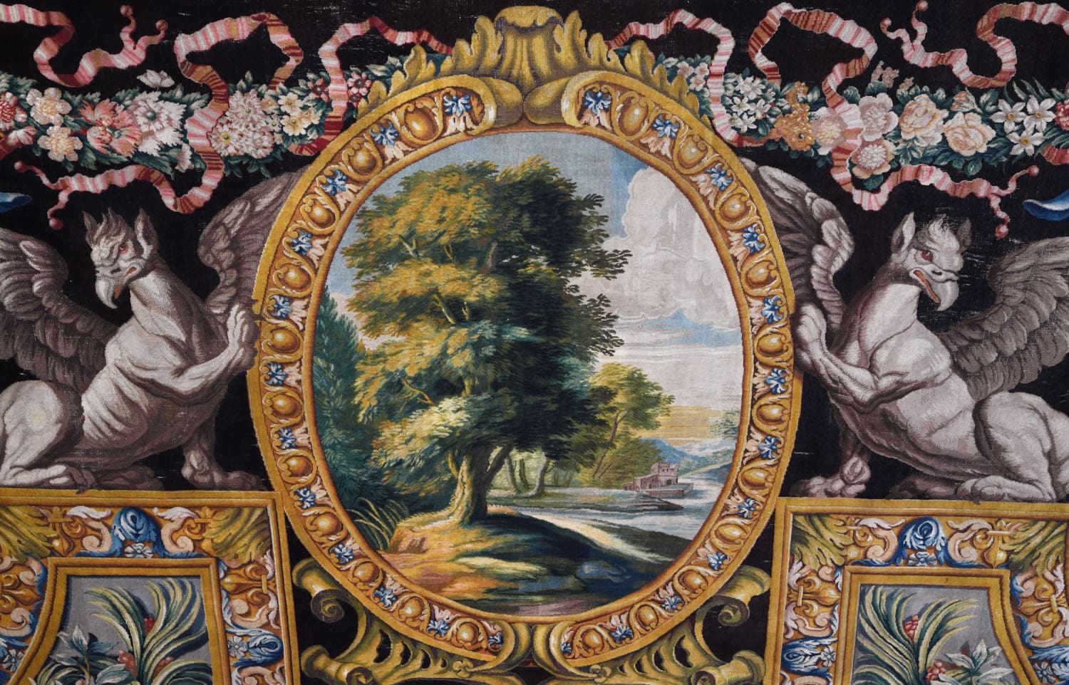 17 Paysage et griffons, деталь 55e Tapis © Mobilier National Isabelle Bideau 300dpi
