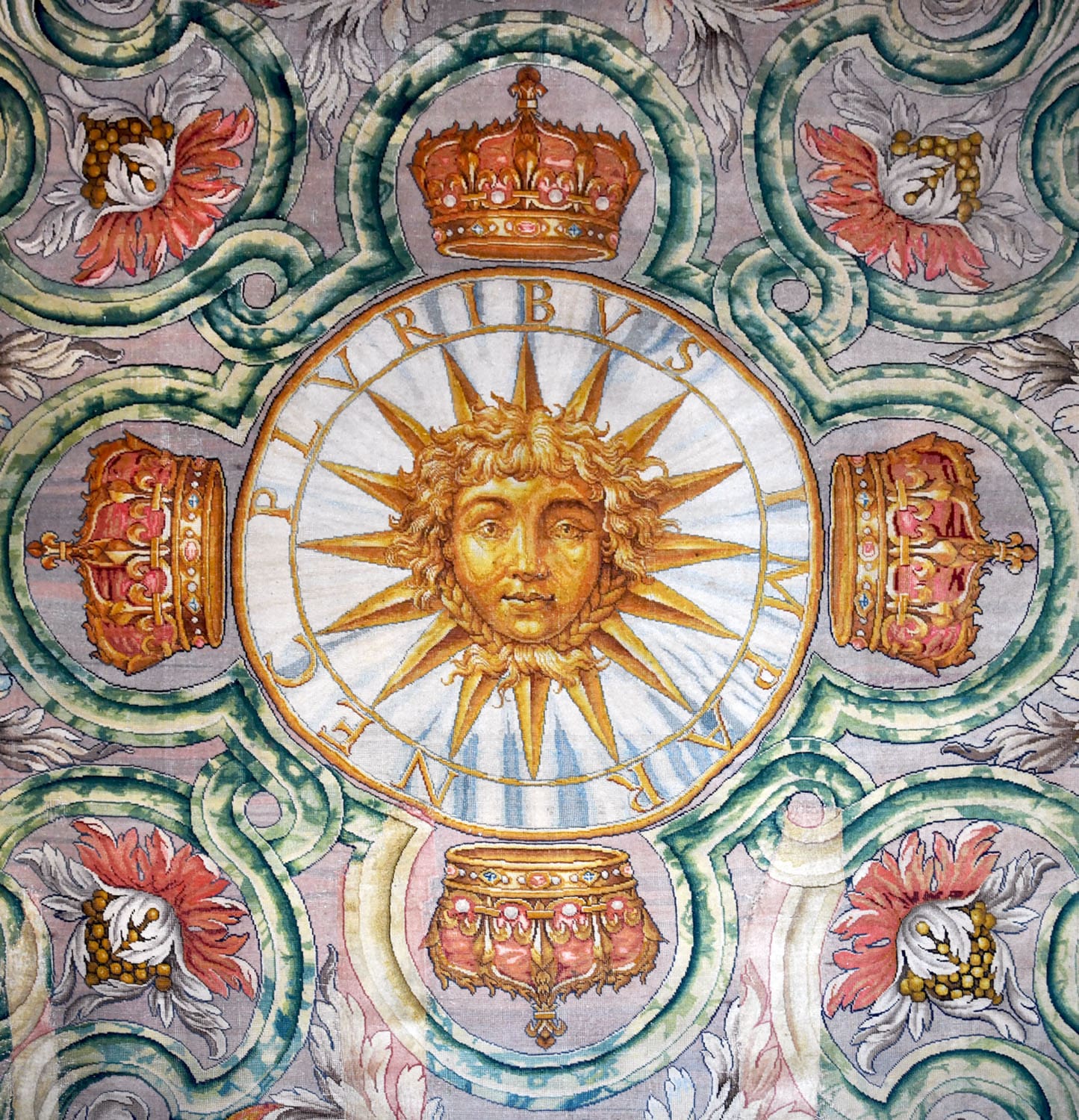 32 Тет-д'Аполлон, деталь 6-го касания © Mobilier national Isabelle Bideau 300dpi