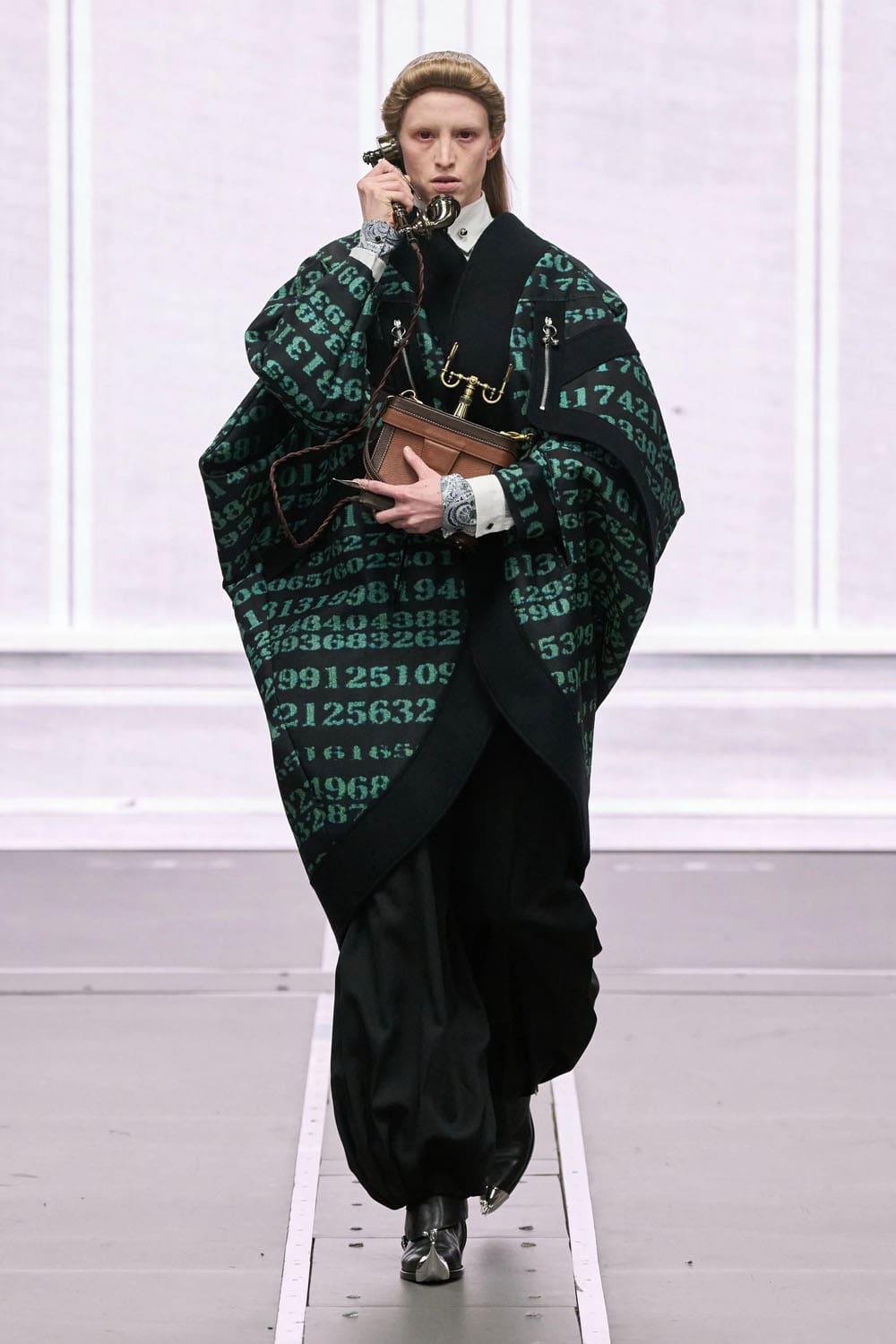 Anrealage Fall Winter 2026 2027 Runway Magazine (17)