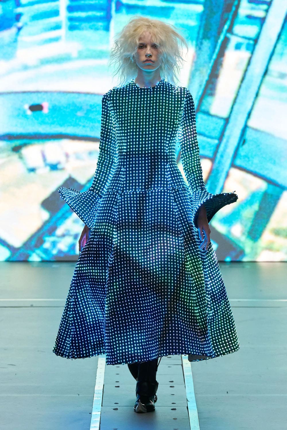 Anrealage Fall Winter 2026 2027 Runway Magazine (22)