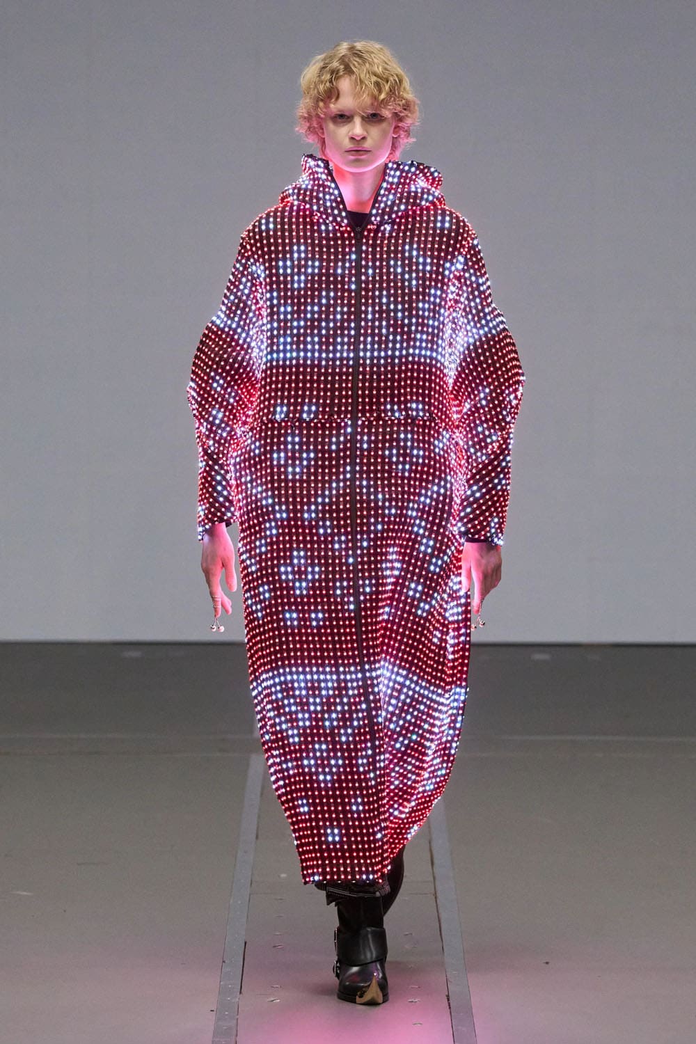 Anrealage Fall Winter 2026 2027 Runway Magazine (24)