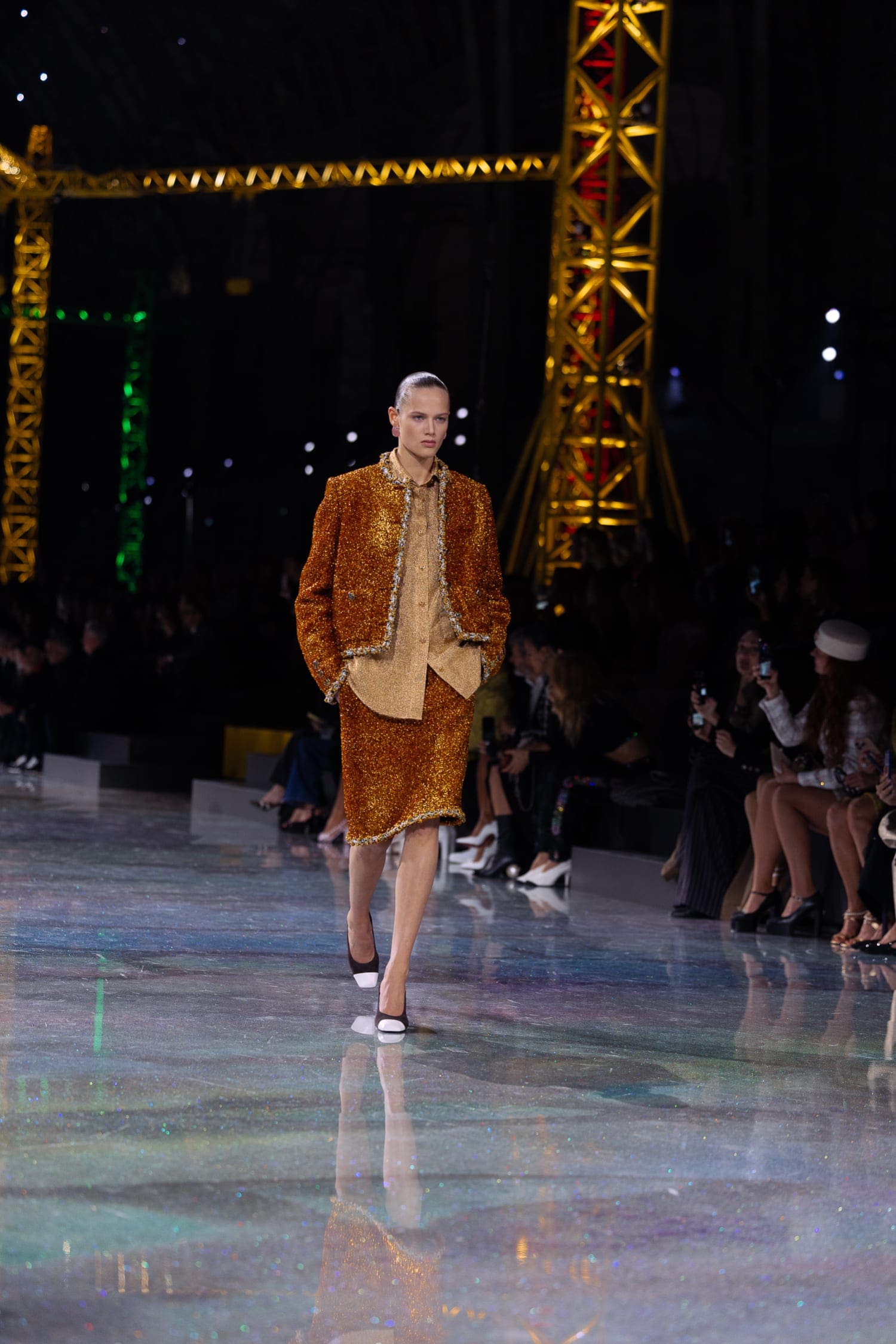 Подробности о коллекции Chanel осень 2026 Runway Журнал (100)