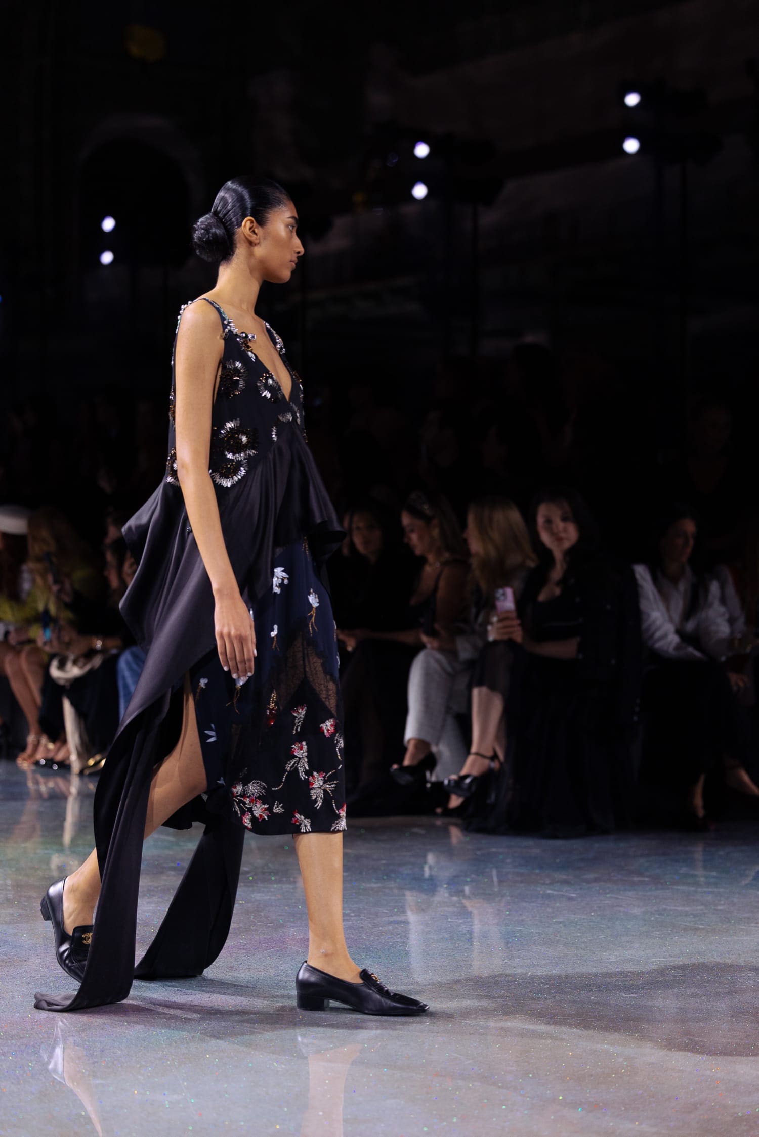 Подробности о коллекции Chanel осень 2026 Runway Журнал (109)