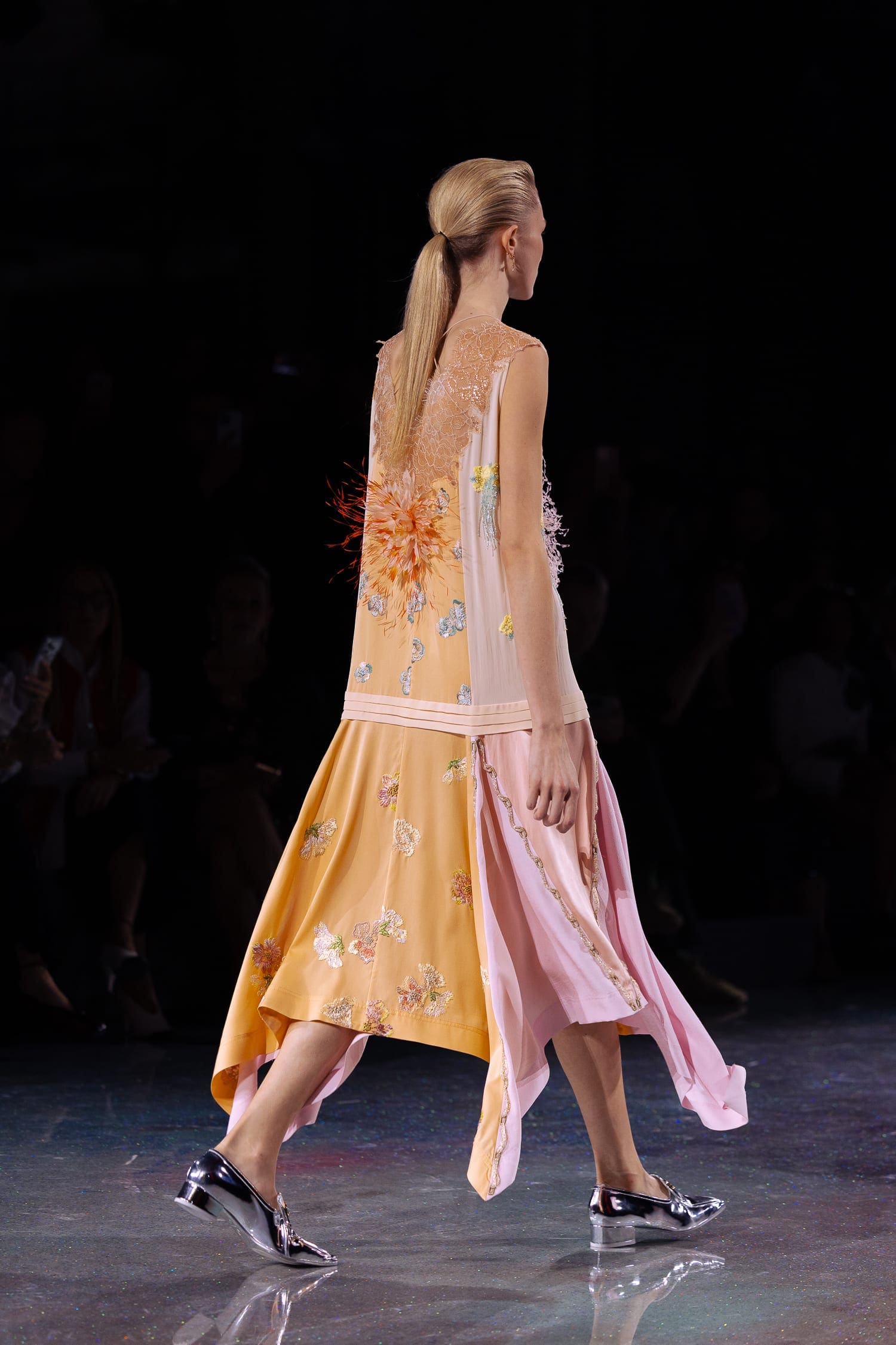 Подробности о коллекции Chanel осень 2026 Runway Журнал (112)