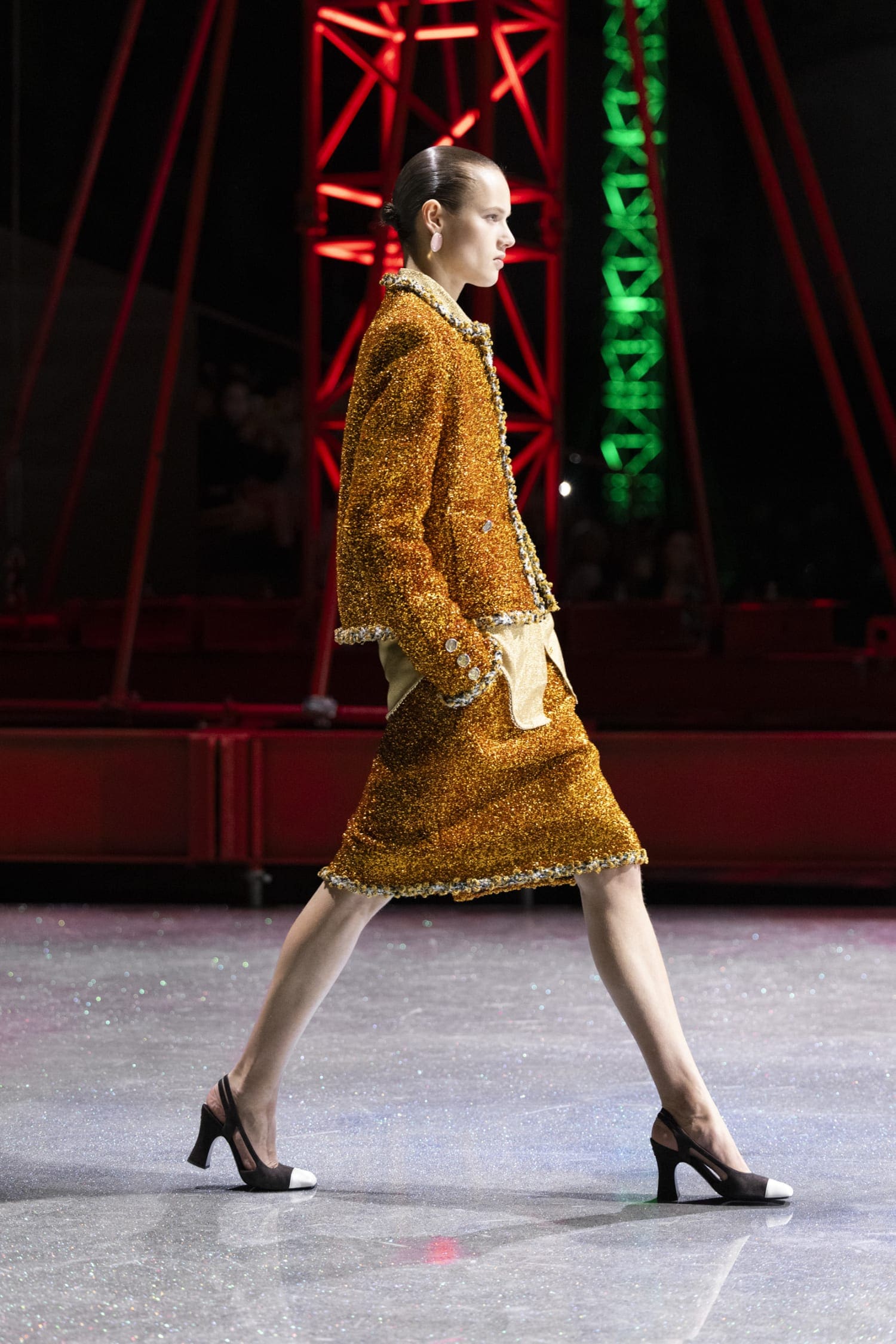 Подробности о коллекции Chanel осень 2026 Runway Журнал (13)