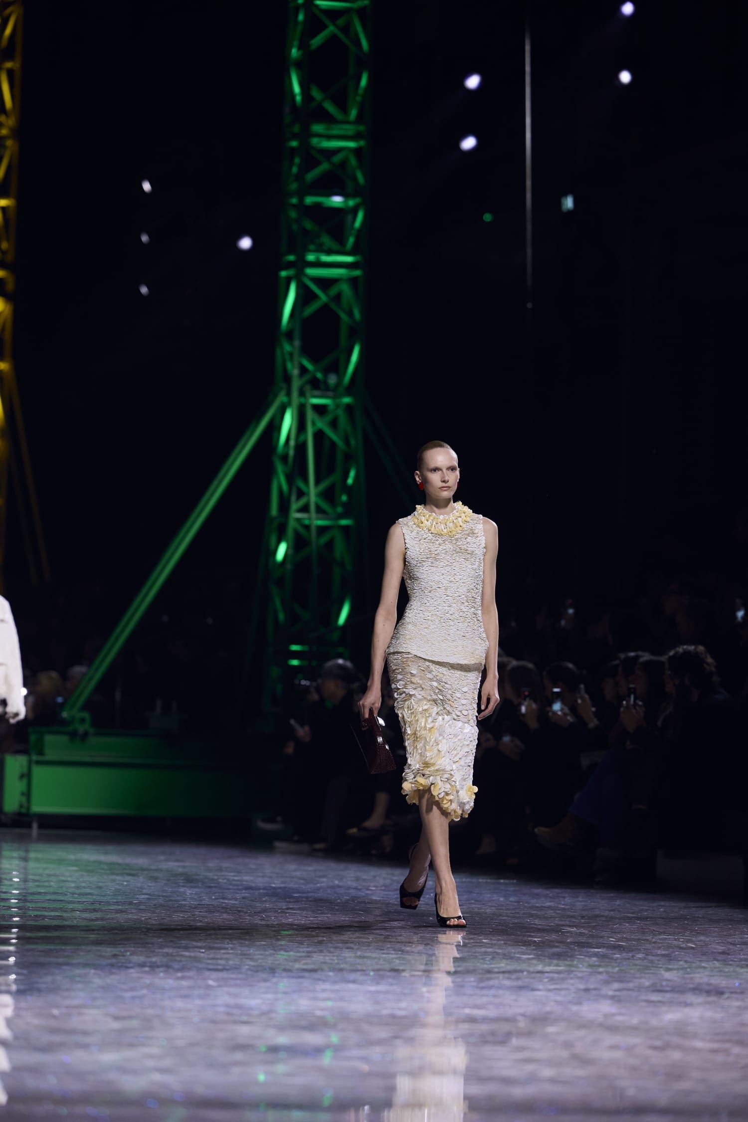 Подробности о коллекции Chanel осень 2026 Runway Журнал (155)