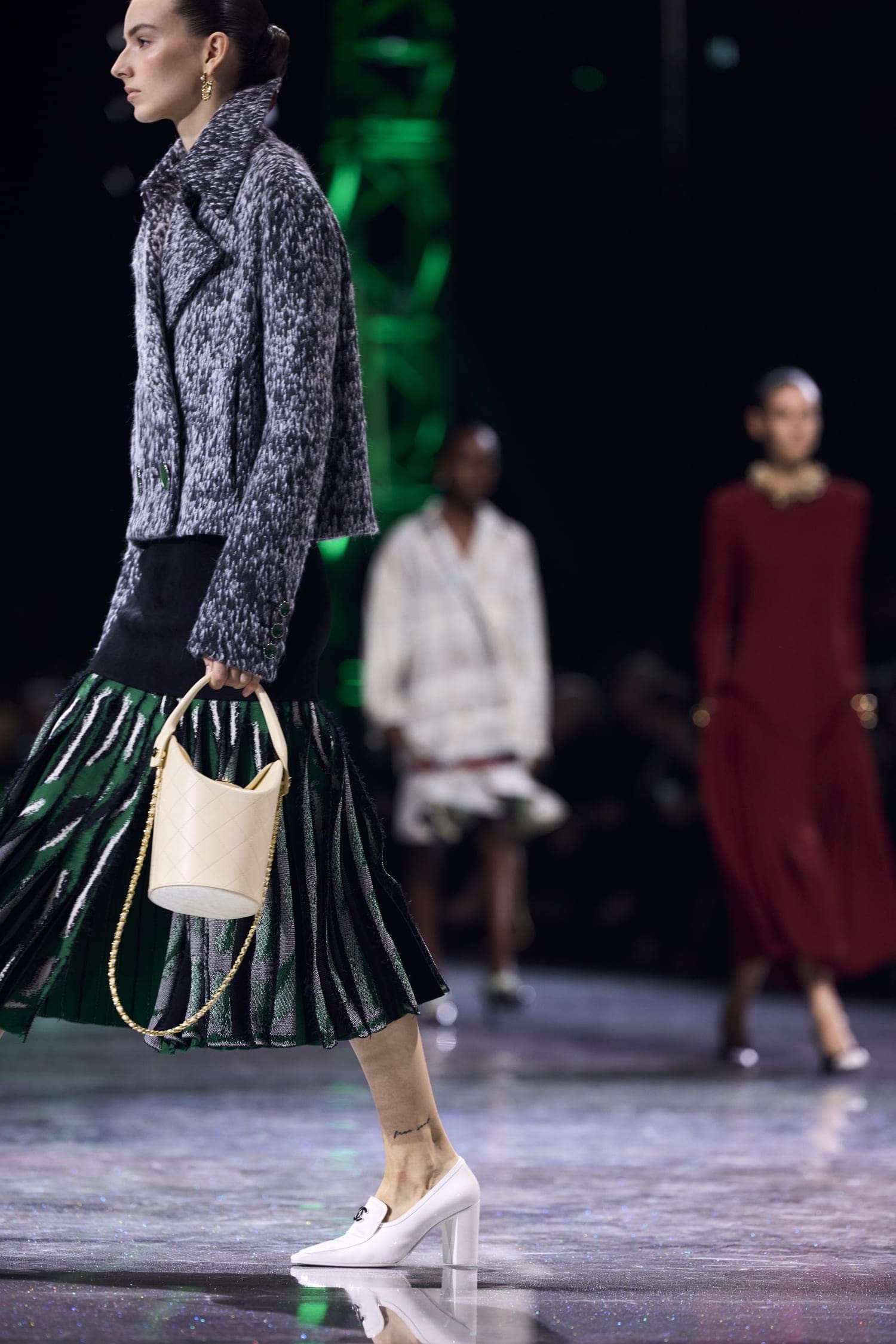 Подробности о коллекции Chanel осень 2026 Runway Журнал (164)