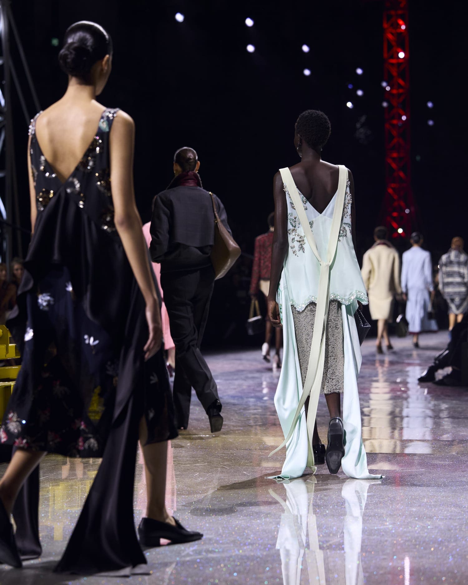 Подробности о коллекции Chanel осень 2026 Runway Журнал (20)