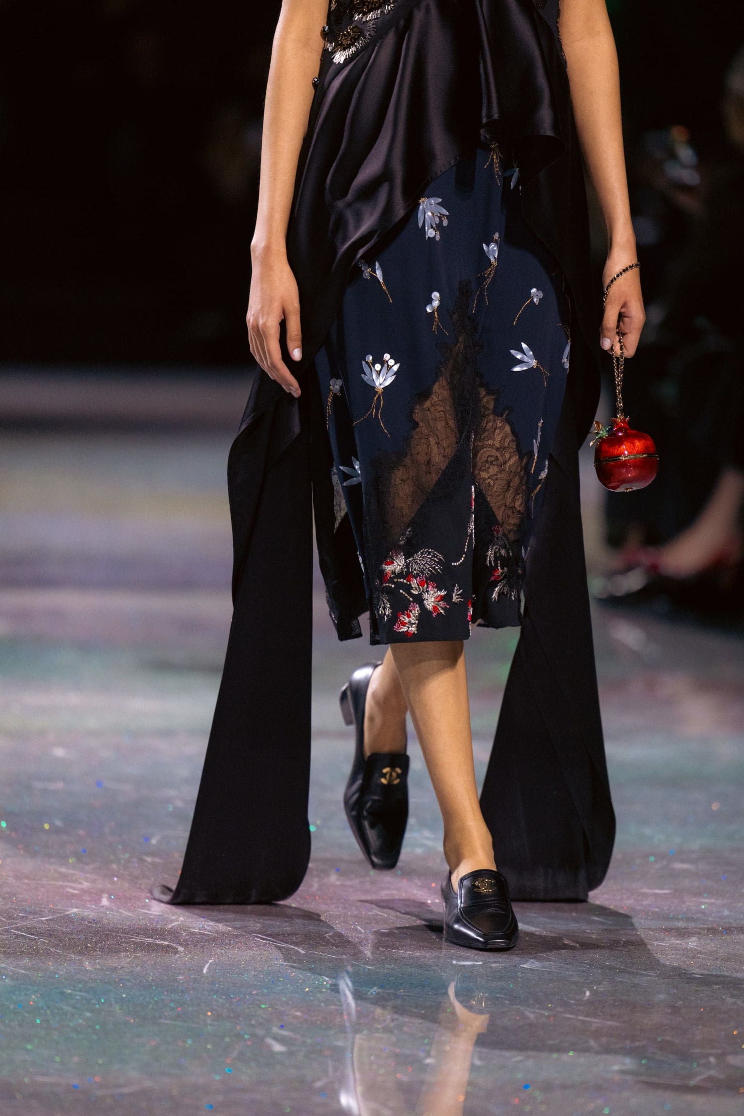 Подробности о коллекции Chanel осень 2026 Runway Журнал (200)