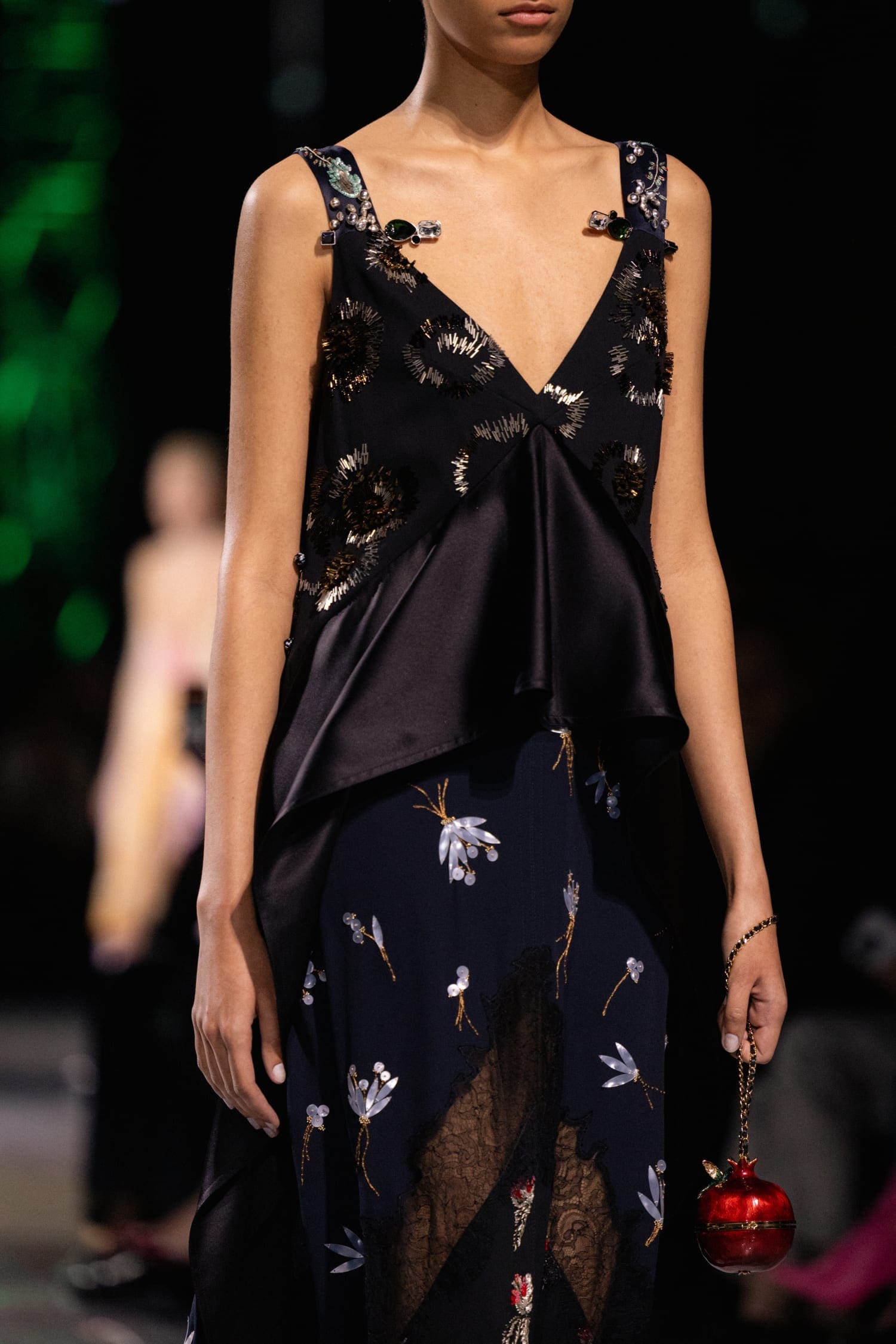 Подробности о коллекции Chanel осень 2026 Runway Журнал (201)