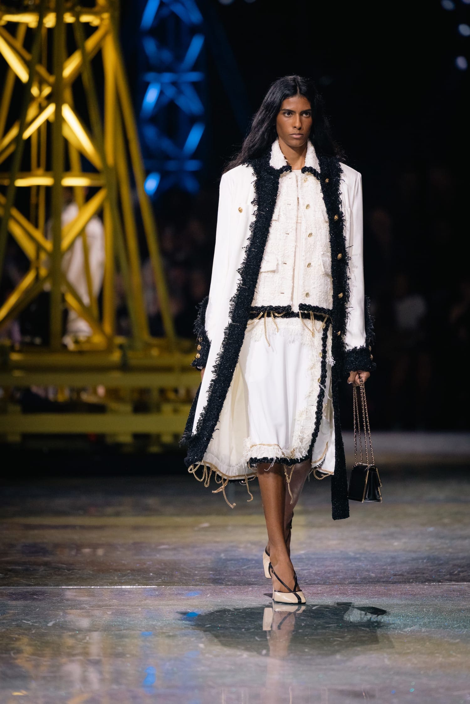 Подробности о коллекции Chanel осень 2026 Runway Журнал (211)