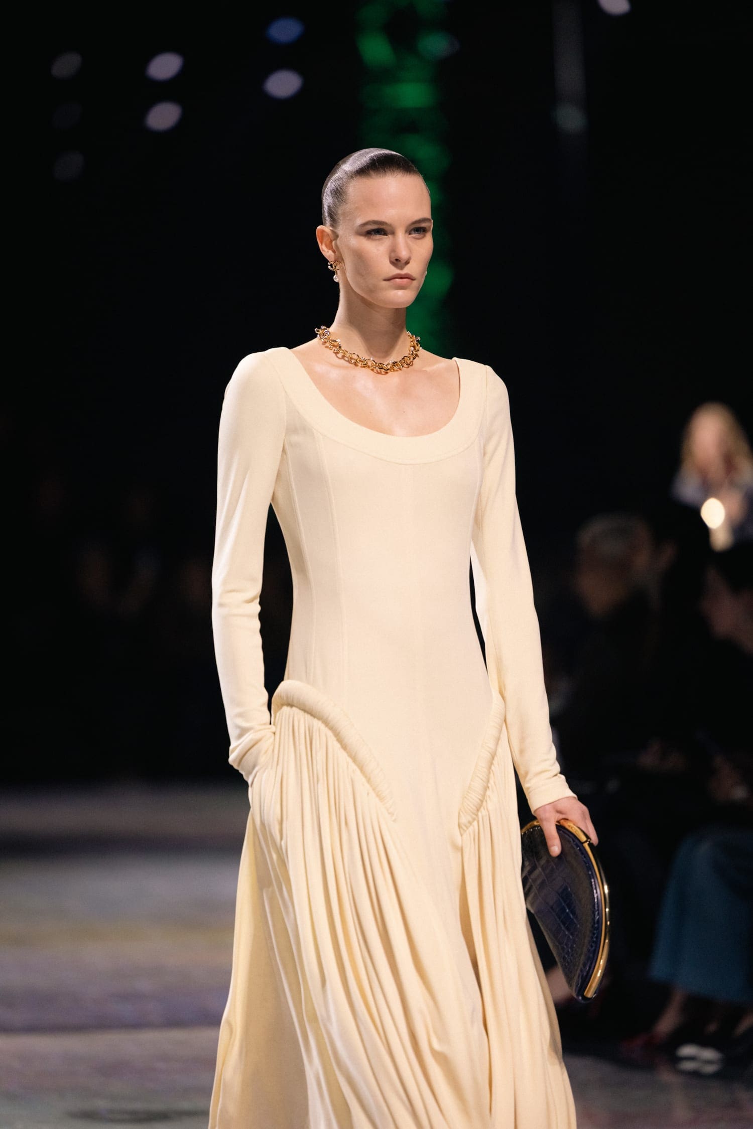 Подробности о коллекции Chanel осень 2026 Runway Журнал (221)