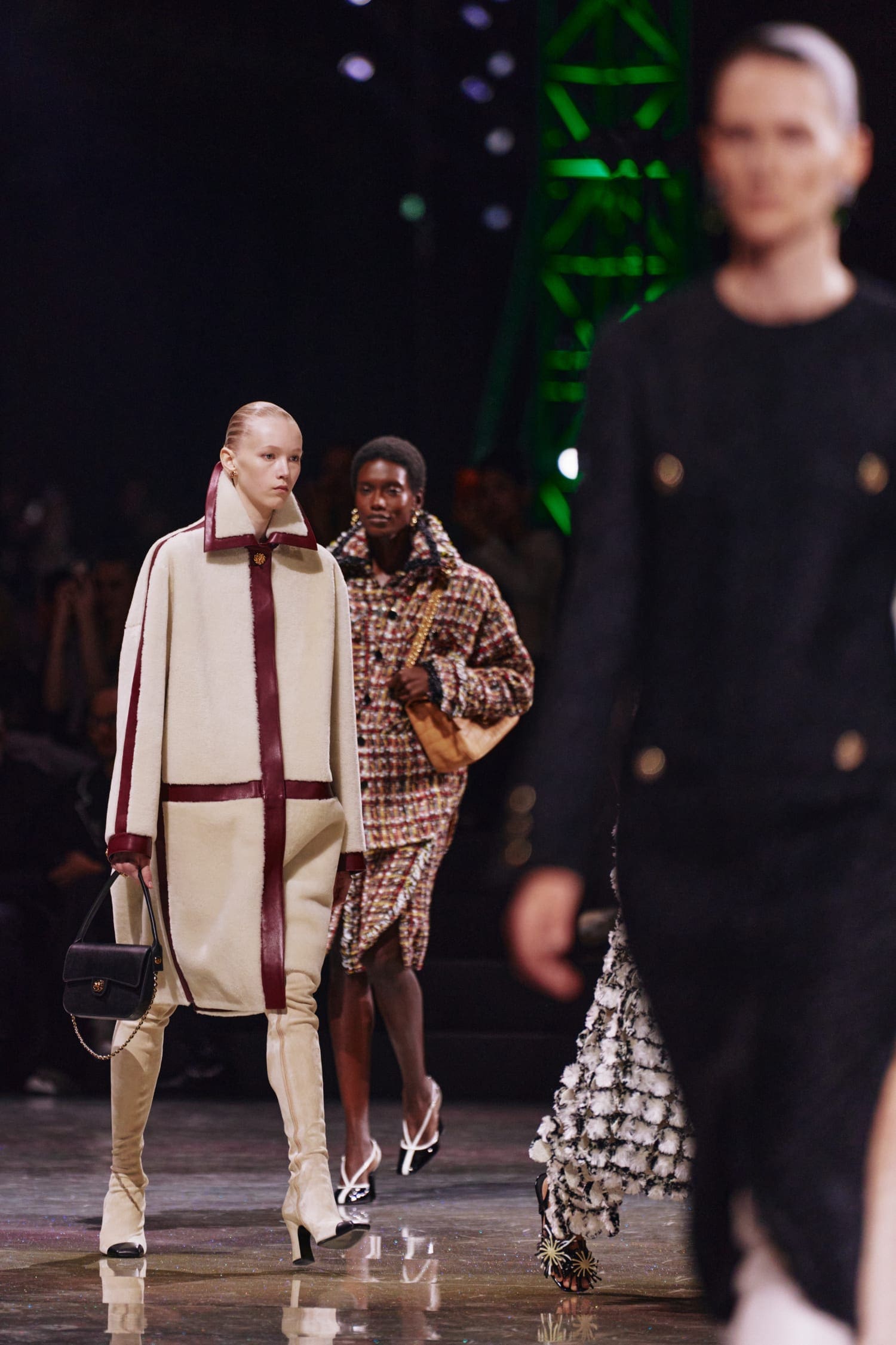 Подробности о коллекции Chanel осень 2026 Runway Журнал (273)