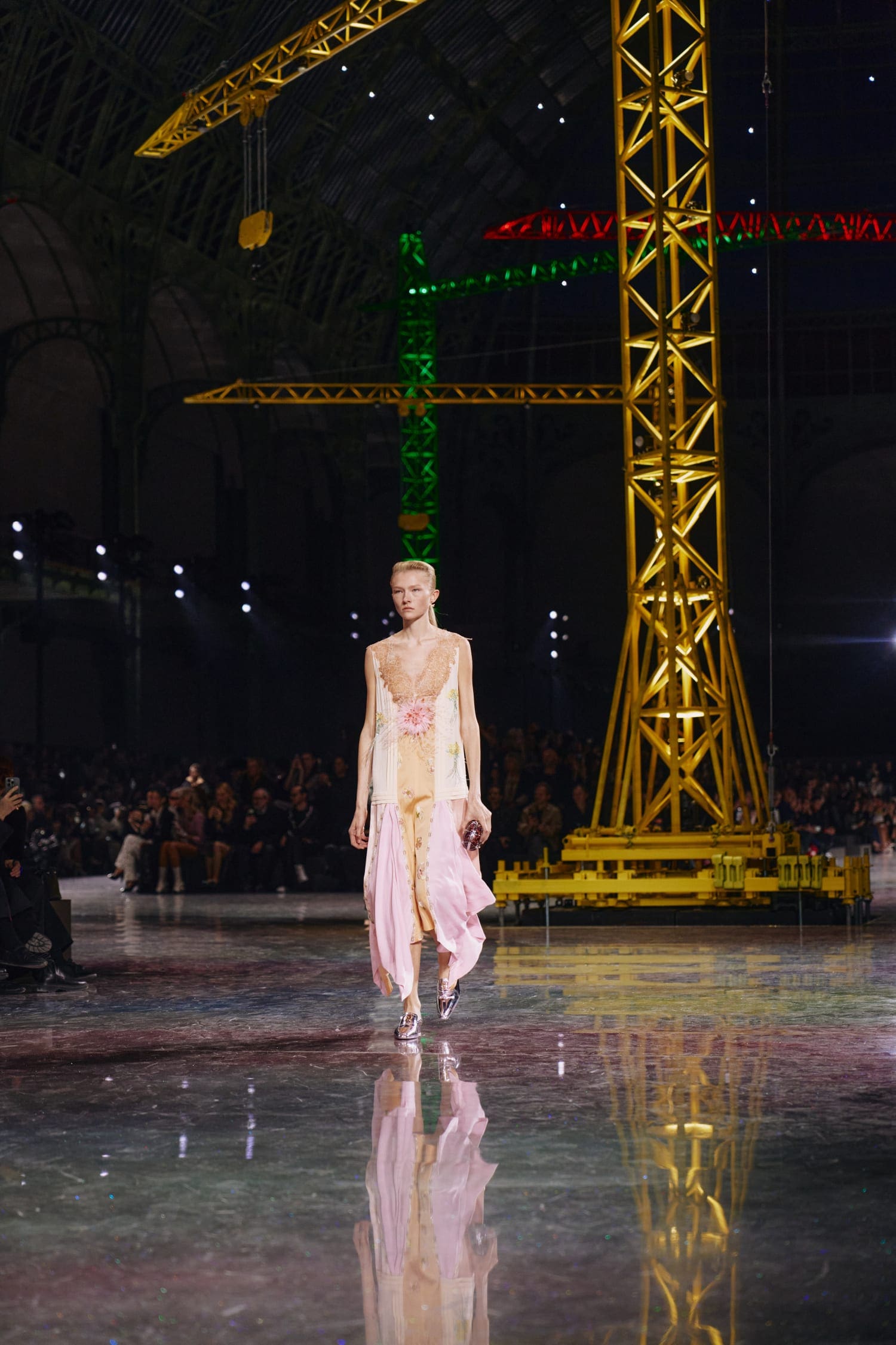 Подробности о коллекции Chanel осень 2026 Runway Журнал (276)