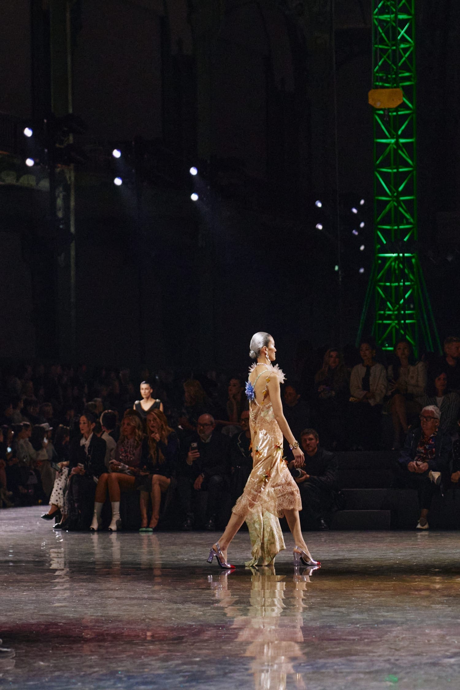 Подробности о коллекции Chanel осень 2026 Runway Журнал (277)