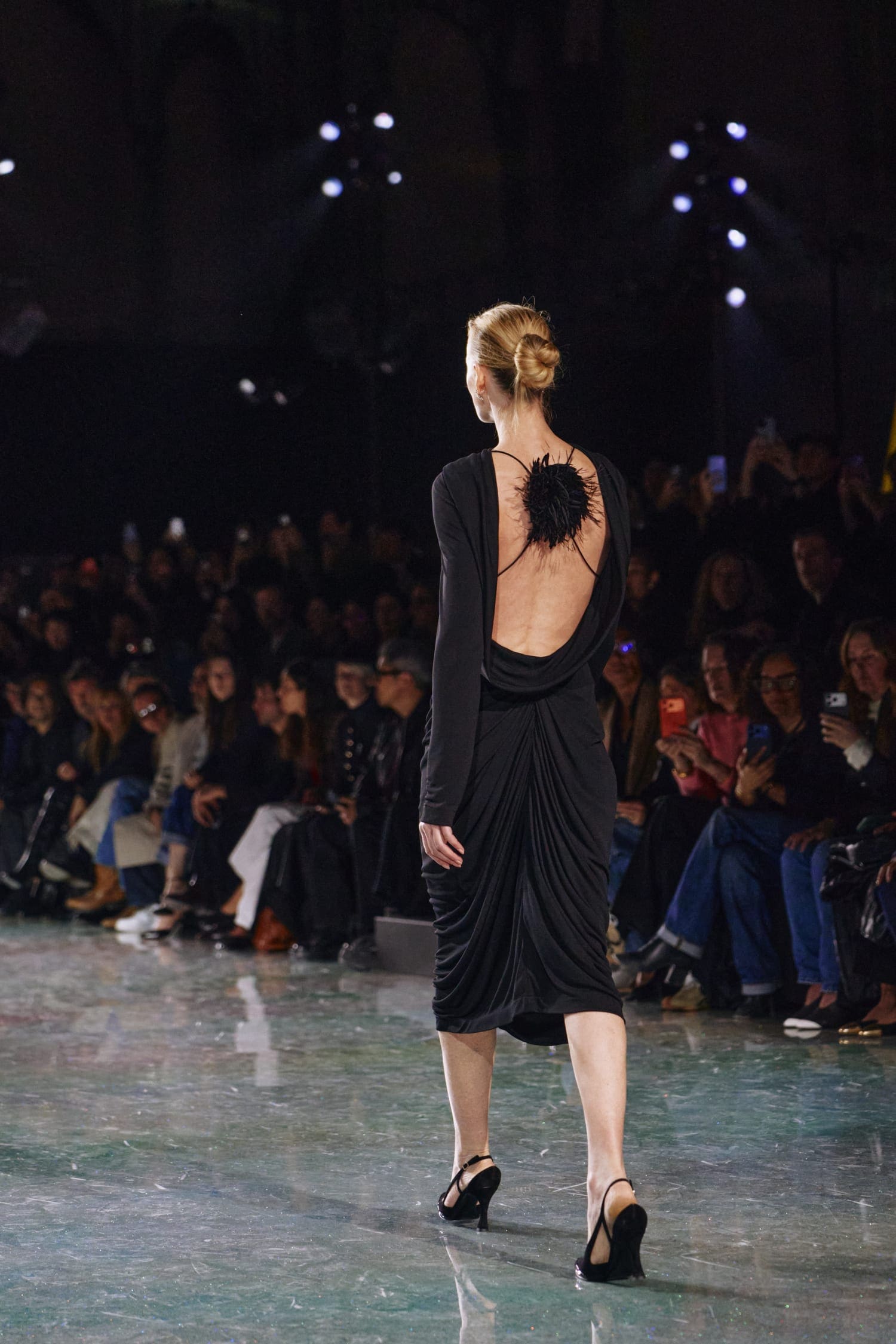 Подробности о коллекции Chanel осень 2026 Runway Журнал (278)