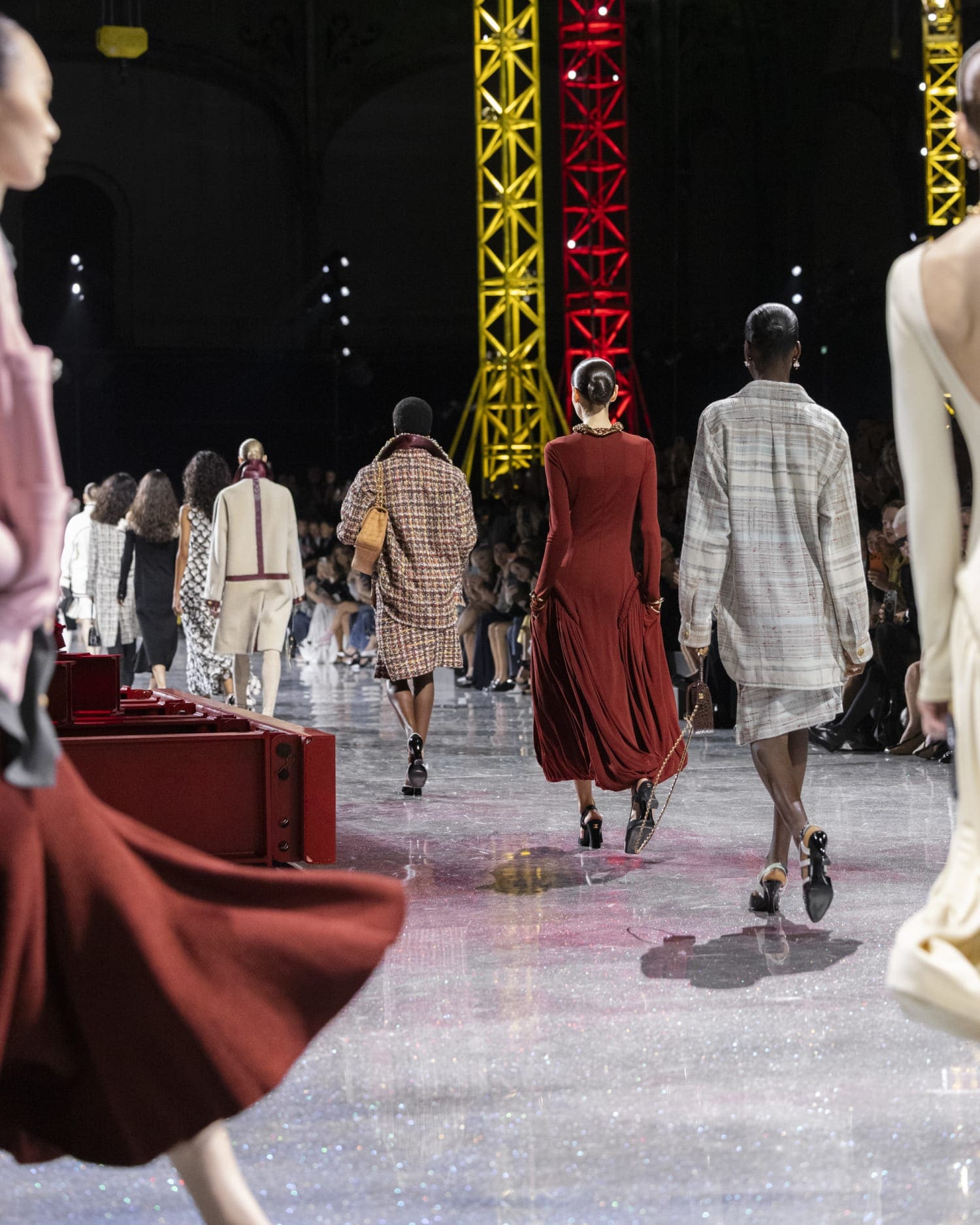 Подробности о коллекции Chanel осень 2026 Runway Журнал (35)