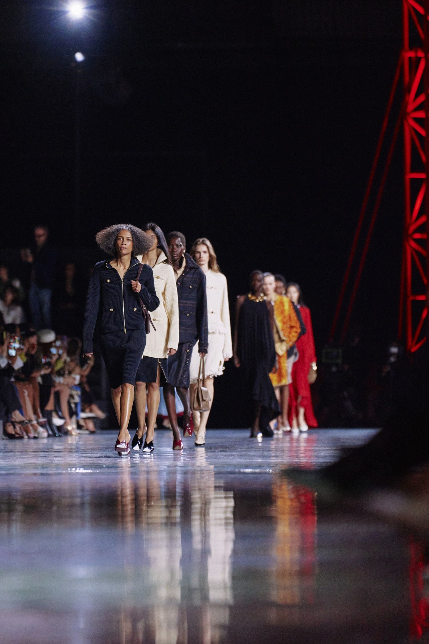 Подробности о коллекции Chanel осень 2026 Runway Журнал (36)