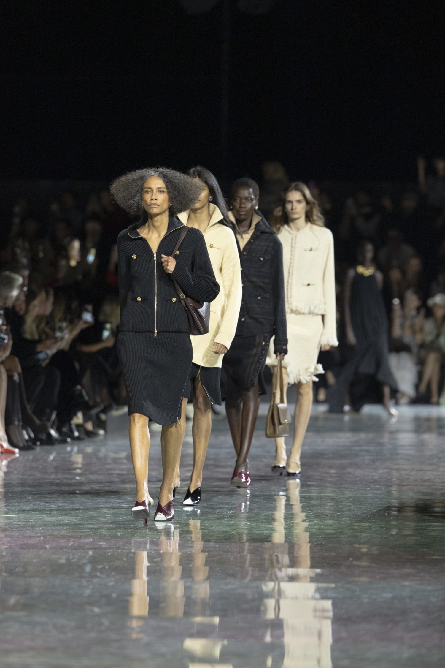 Подробности о коллекции Chanel осень 2026 Runway Журнал (43)